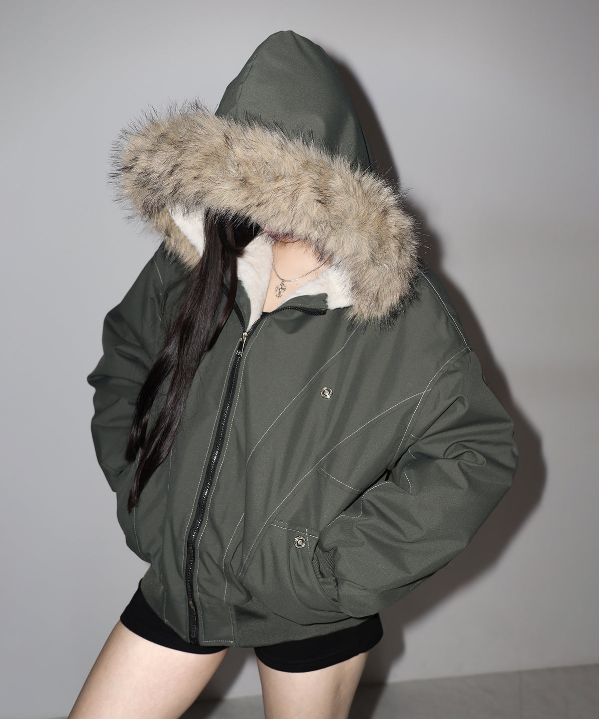 配色ステッチファーフード中綿オーバーブルゾン / stitch fur hood fake down over blouson