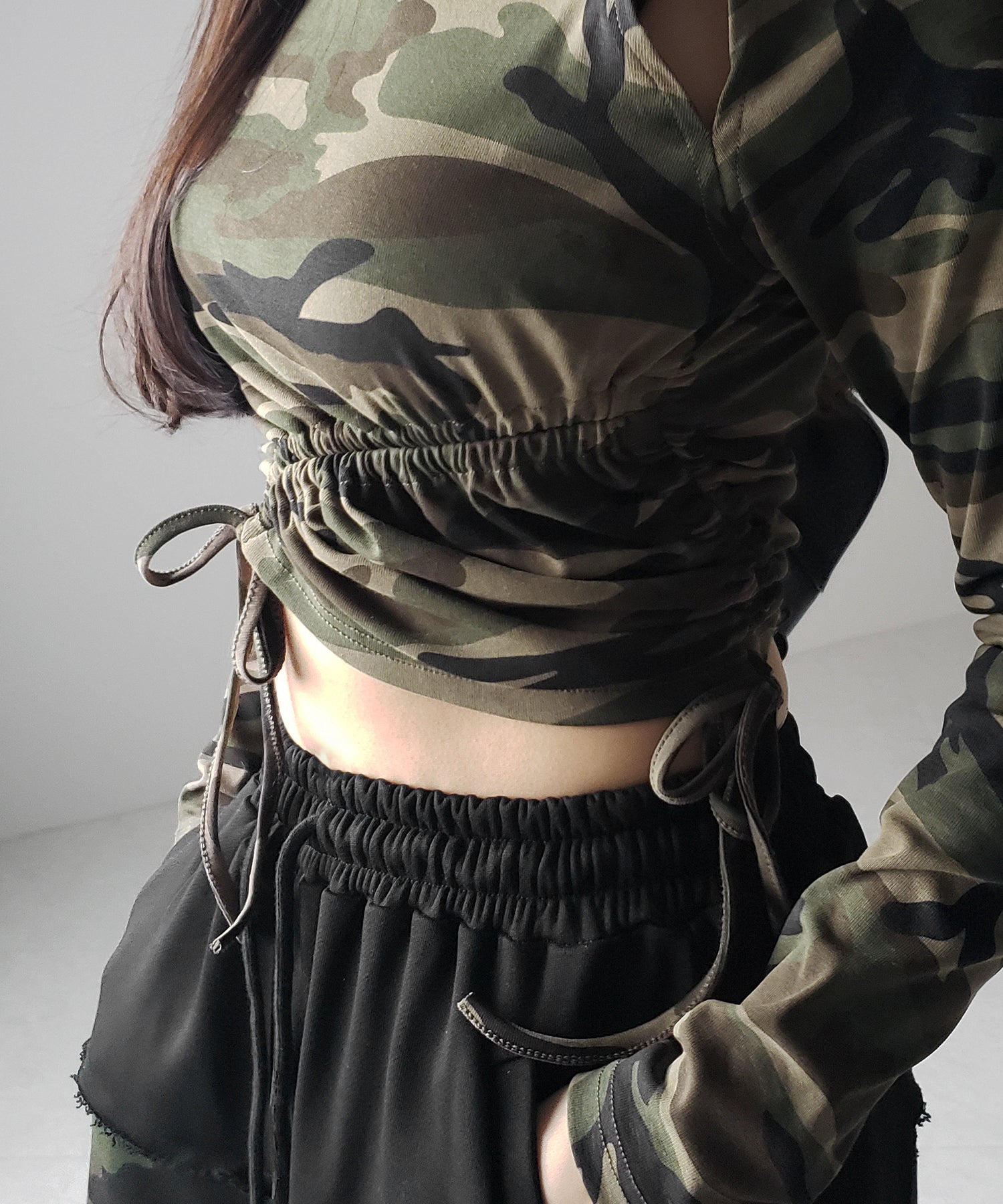 サイドシャーリングカモフラミリタリートップス / side shirring camouflage military tops
