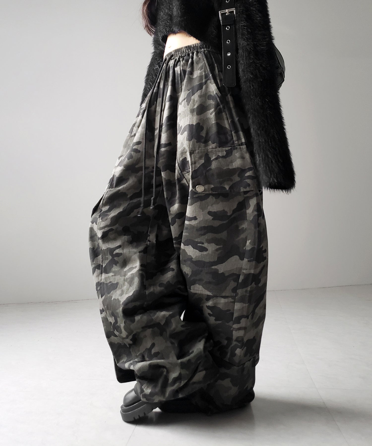 【 裾絞り可能2WAY 】カモフラミリタリーツイルワイドカーゴパンツ / camouflage military twill wide cargo pants