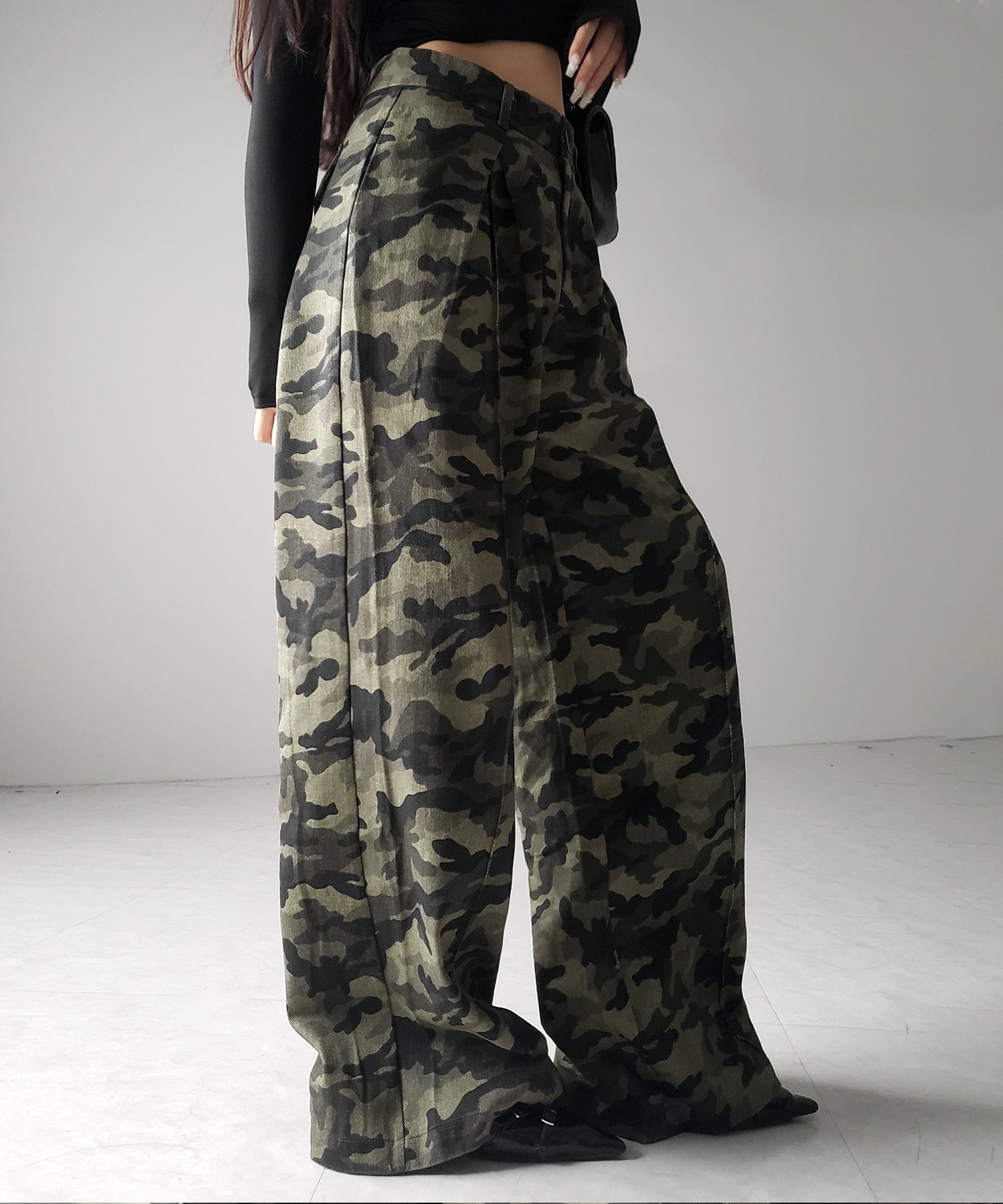 【 2color / 4size 】ダブルタックヴィンテージカモフラージュワイドパンツ / double tuck vintage camouflage wide pants