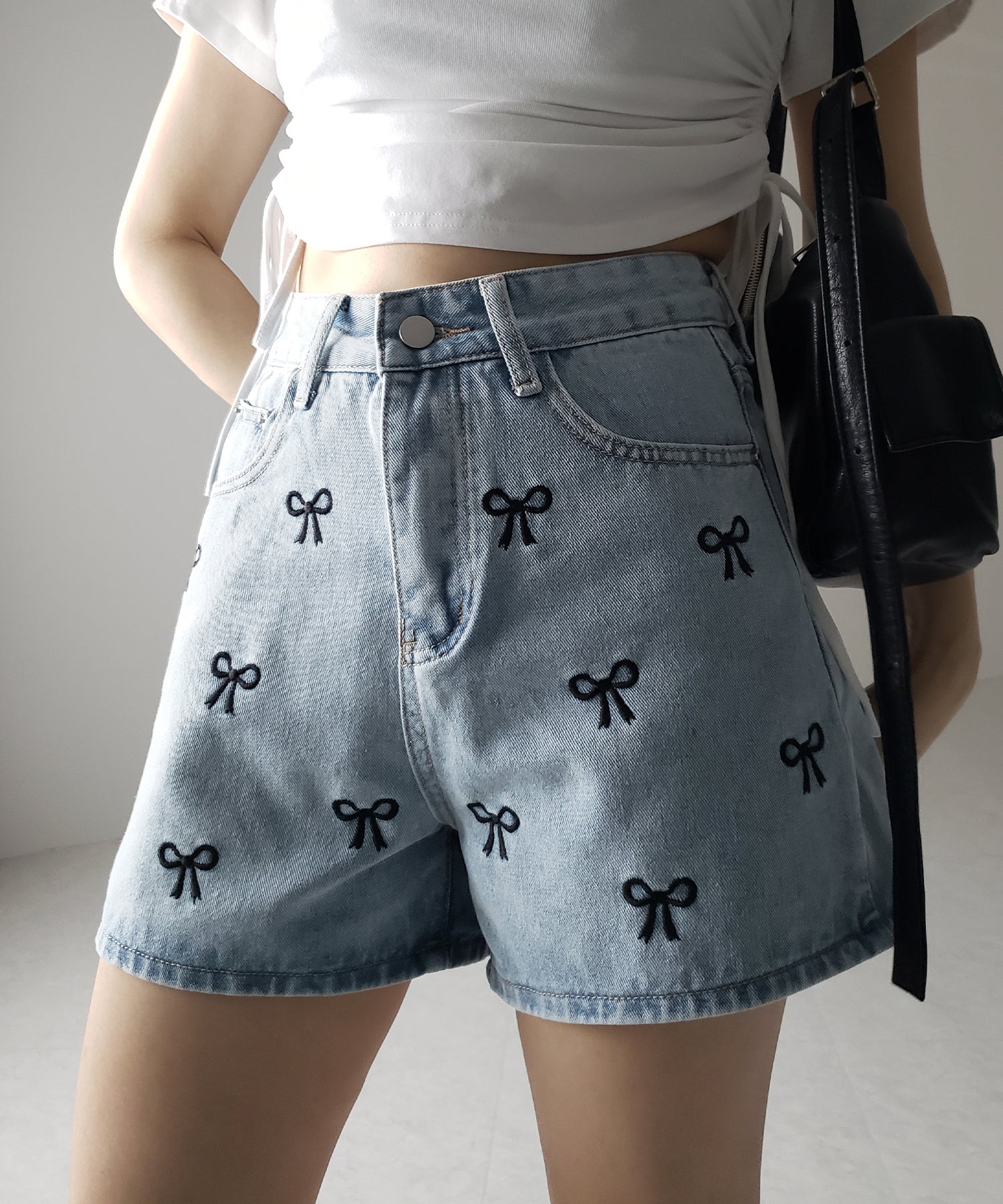 【 2color 】ミニリボン刺繍ハイウエストデニムショートパンツ / mini ribbon  embroidery high waist denim short pants