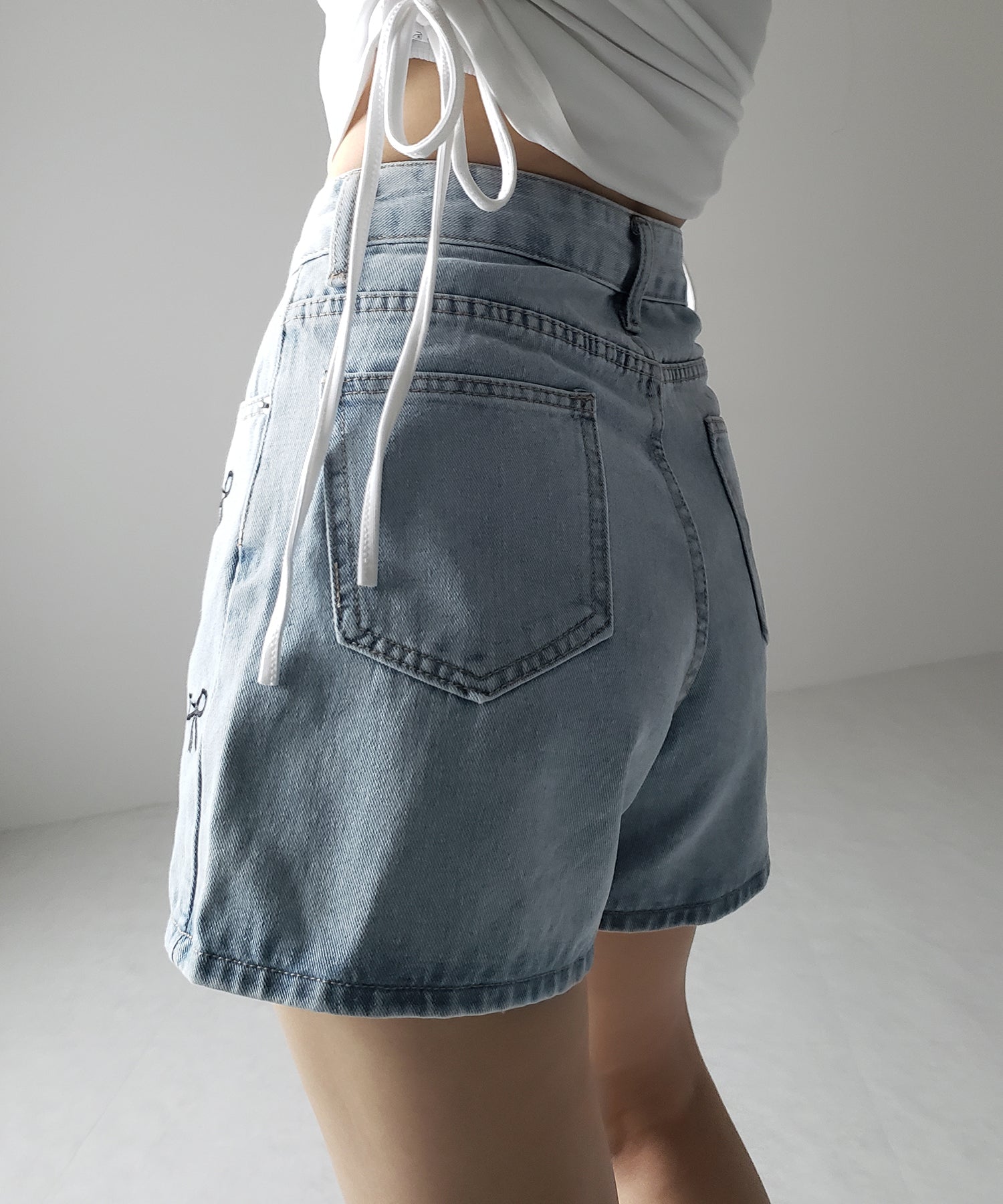 【 2color 】ミニリボン刺繍ハイウエストデニムショートパンツ / mini ribbon  embroidery high waist denim short pants