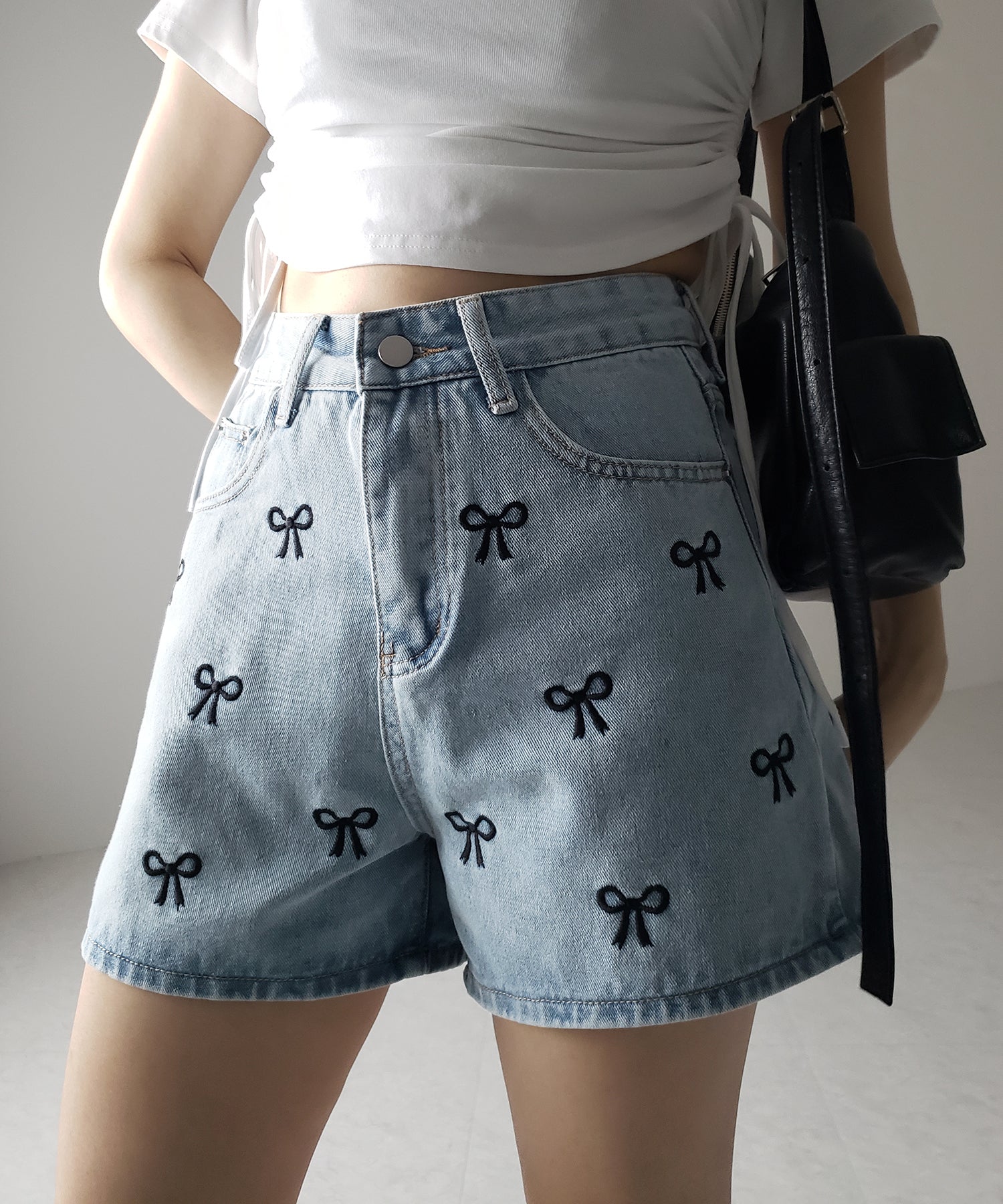 【 2color 】ミニリボン刺繍ハイウエストデニムショートパンツ / mini ribbon  embroidery high waist denim short pants