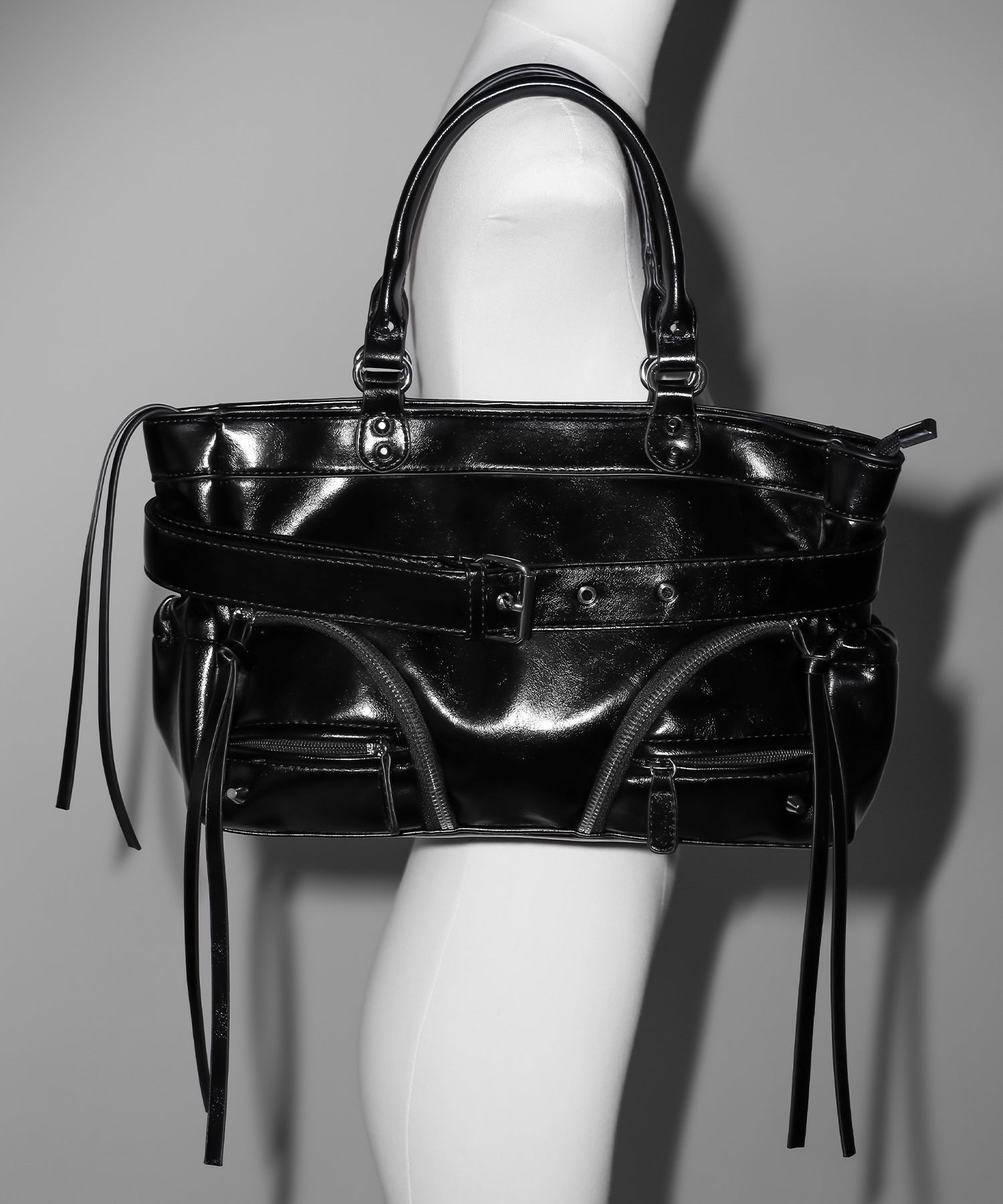 【ショルダーにできる2WAY】 ベルテッドダブルジップポケットショルダーバッグ/ belted double zip pocket shoulder bag