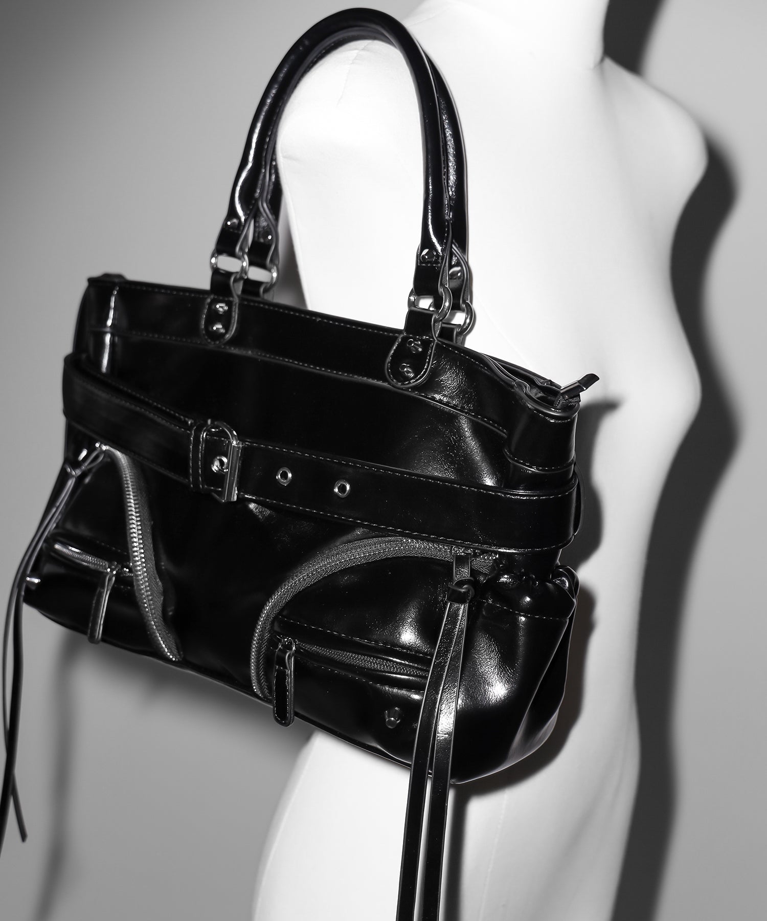 【ショルダーにできる2WAY】 ベルテッドダブルジップポケットショルダーバッグ/ belted double zip pocket shoulder bag