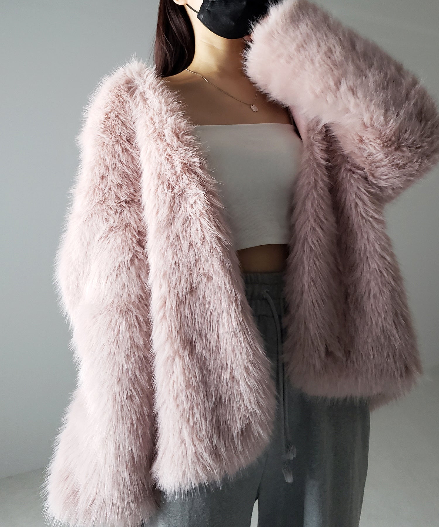 ノーカラーボリュームフェイクファーコート