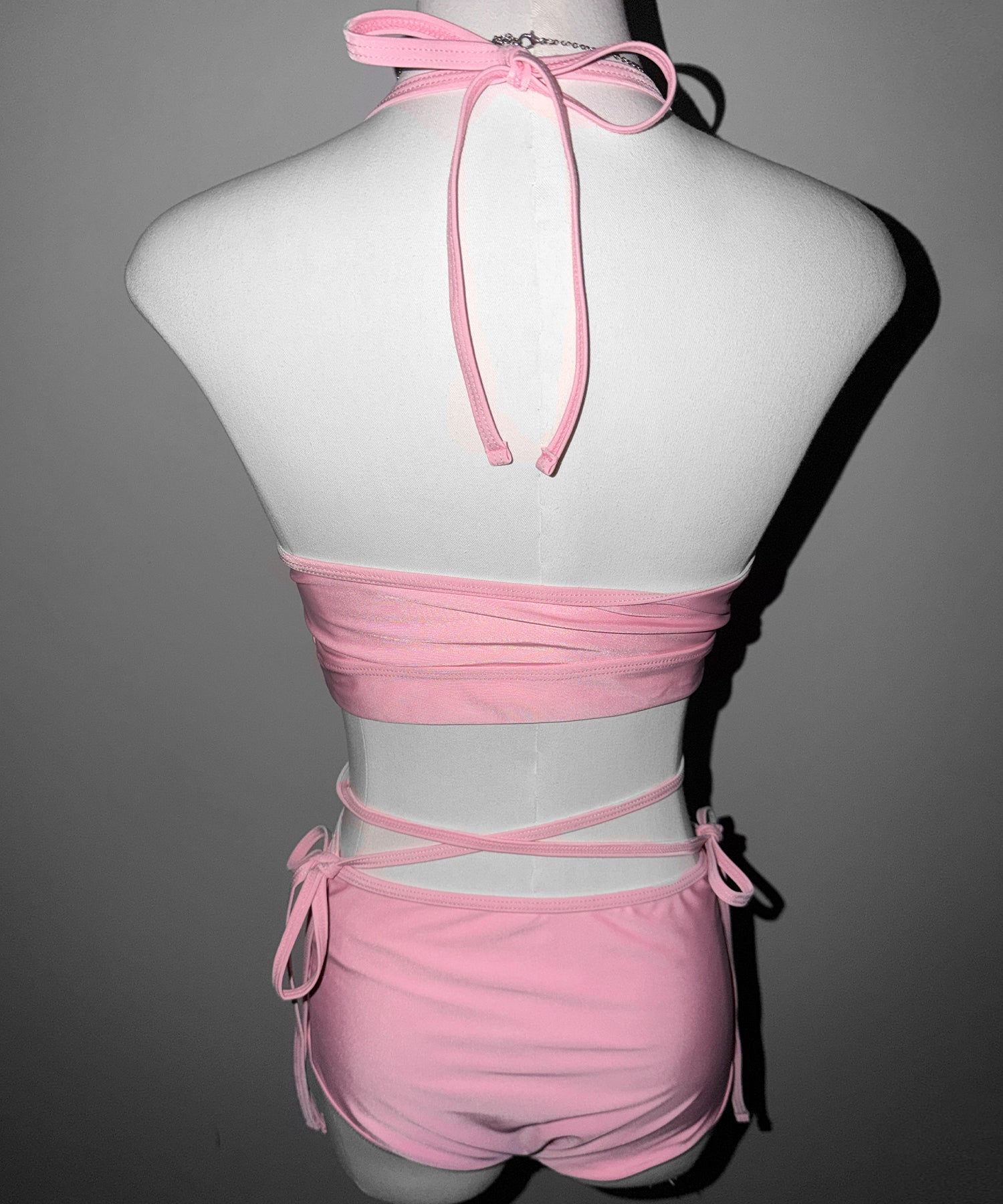 【 レディース水着 】ウエストクロスリボンホルターセパレートビキニ / waist cross ribbon halter separate bikini
