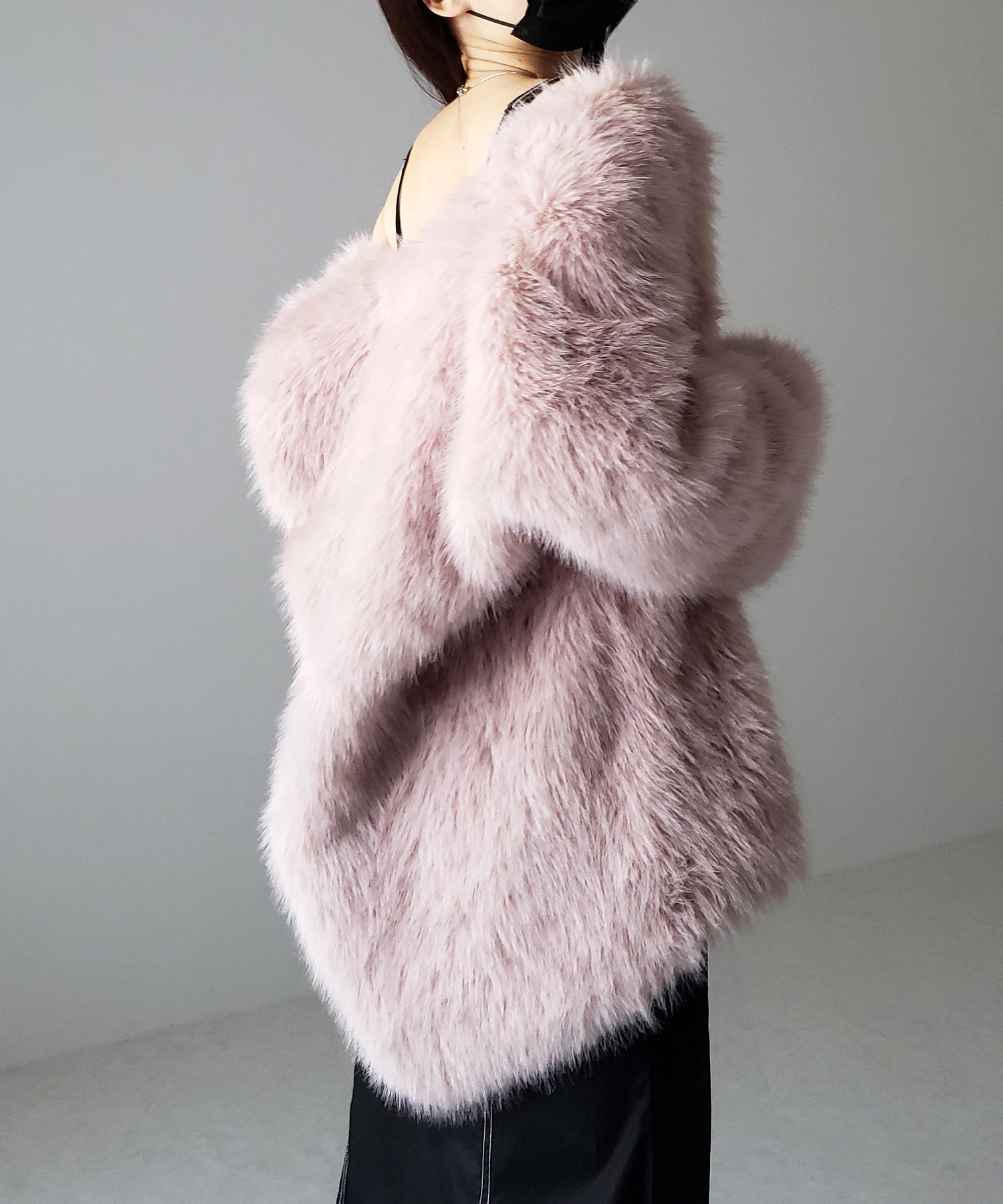 ノーカラーボリュームフェイクファーコート