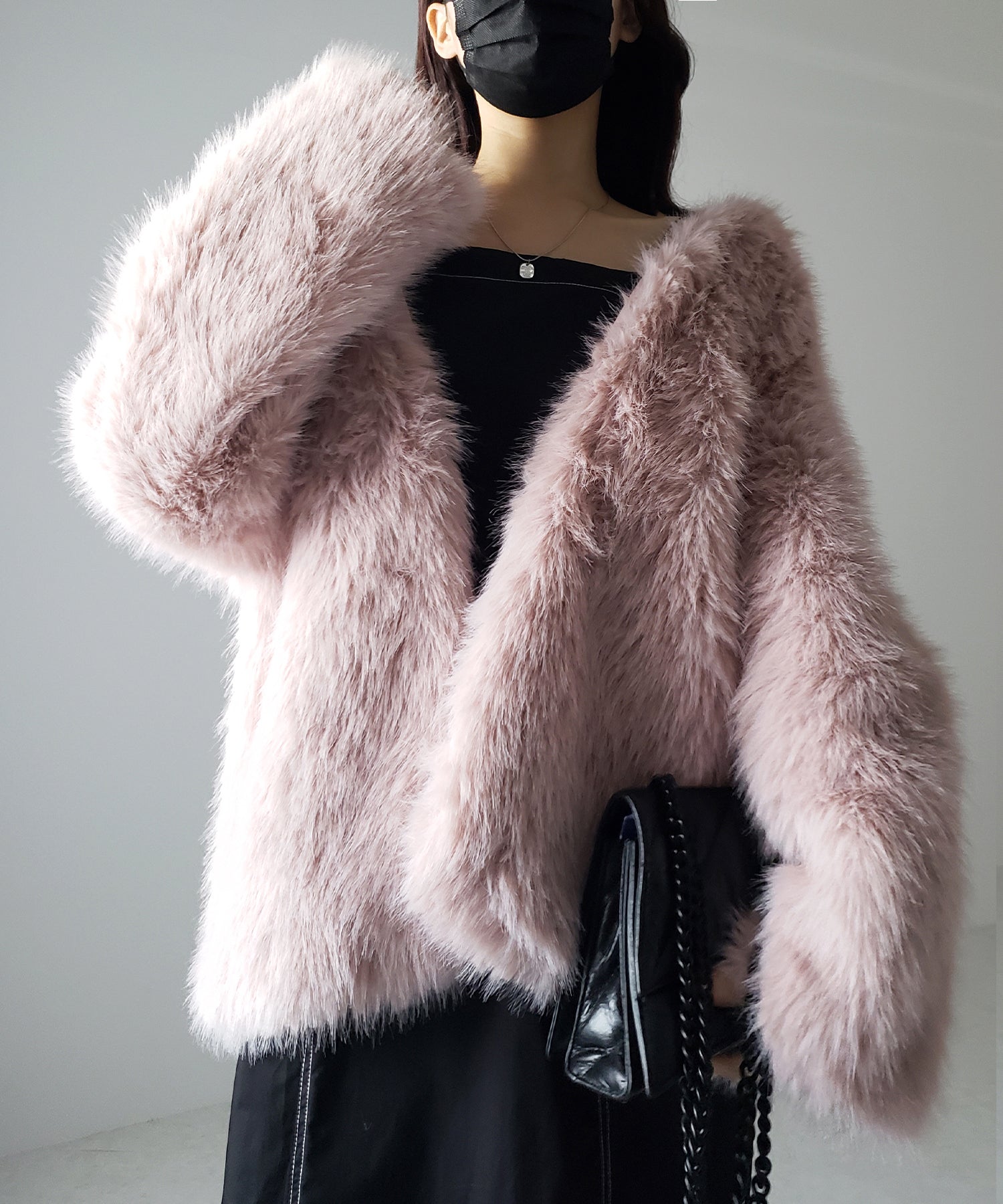 ノーカラーボリュームフェイクファーコート