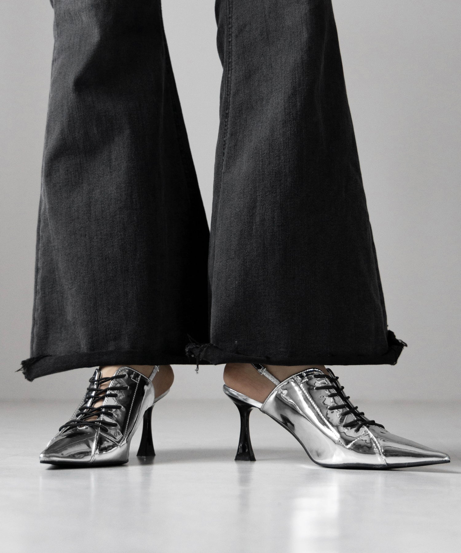 ポインテッドトゥレースアップスニーカーミュール / pointed toe lace up sneaker mules