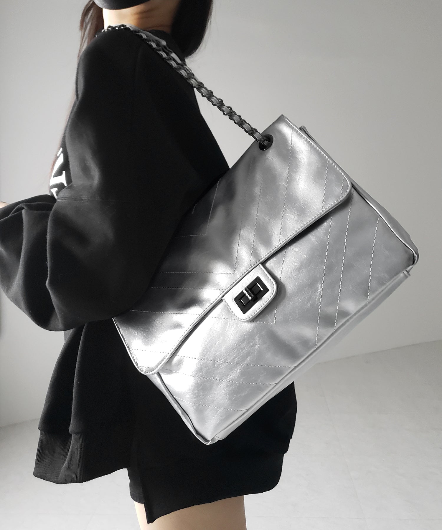 2WAY チェーンフェイクレザーフラップショルダーバッグ / 2WAY chain fake leather flap shoulder bag