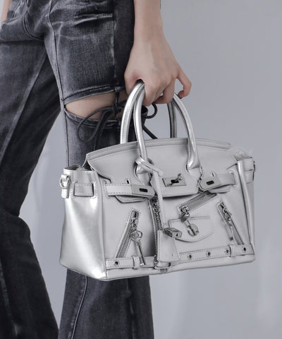 【 ショルダーストラップ付き2WAY 】ベルテッドキーチャームフラップスクエアハンドバッグ / ( 2WAY ) belted key charm flap square handbag