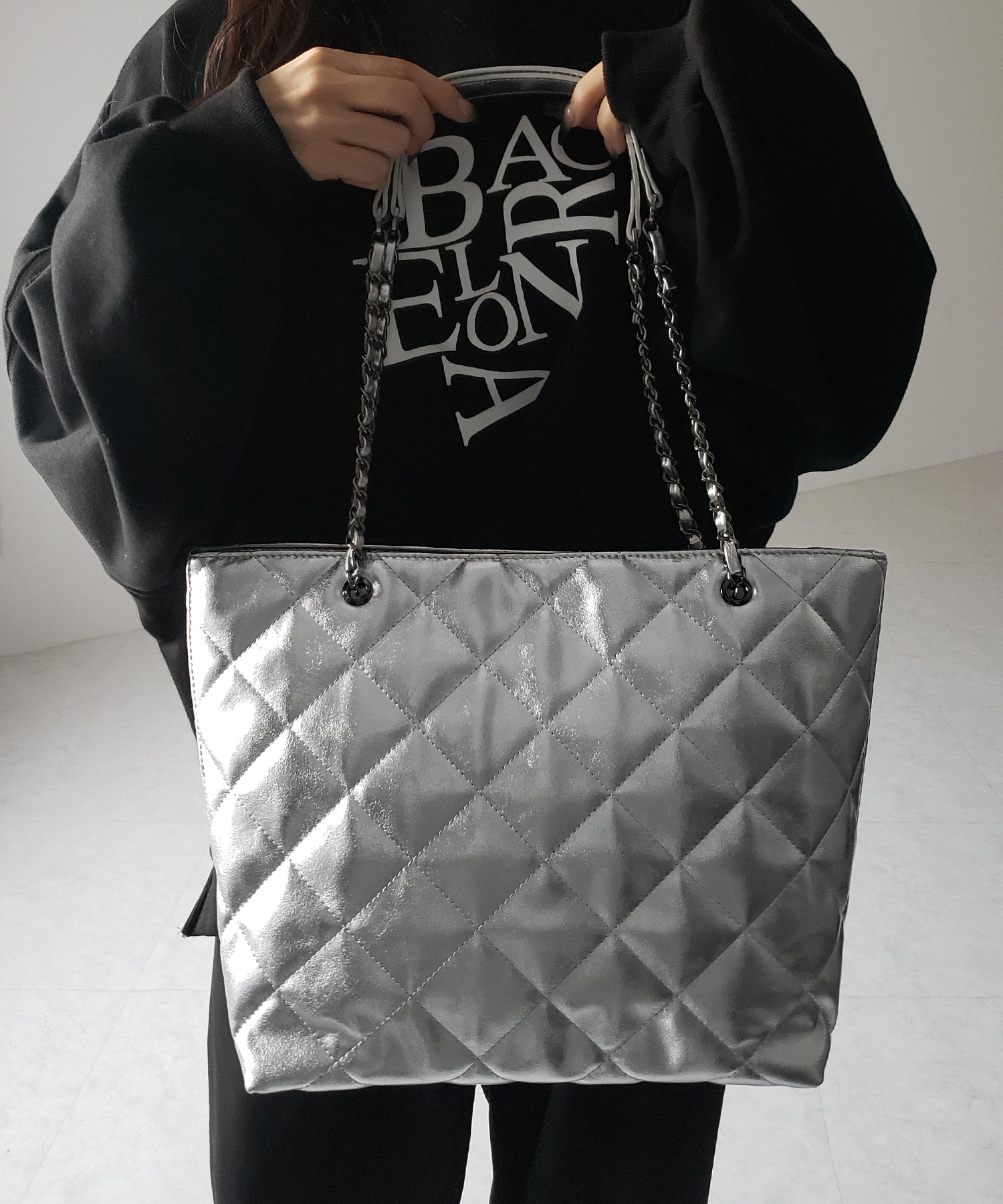 【 A4収納可 】キルティングチェーンスクエアトートショルダーバッグ / quilting chain square tote shoulder bag