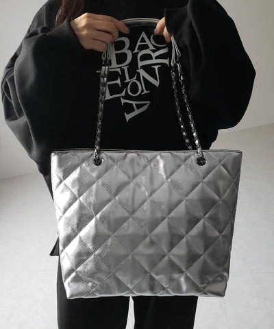 【 A4収納可 】キルティングチェーンスクエアトートショルダーバッグ / quilting chain square tote shoulder bag