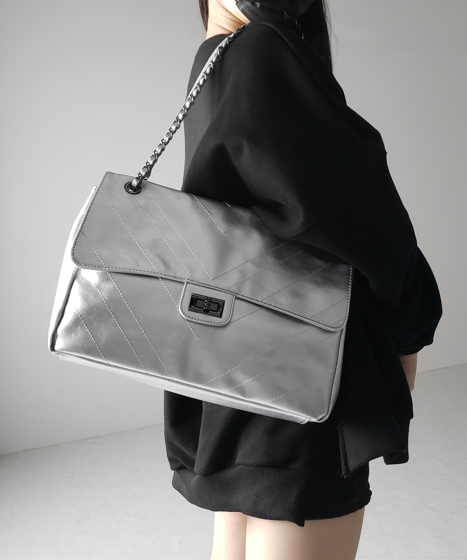 2WAY チェーンフェイクレザーフラップショルダーバッグ / 2WAY chain fake leather flap shoulder bag