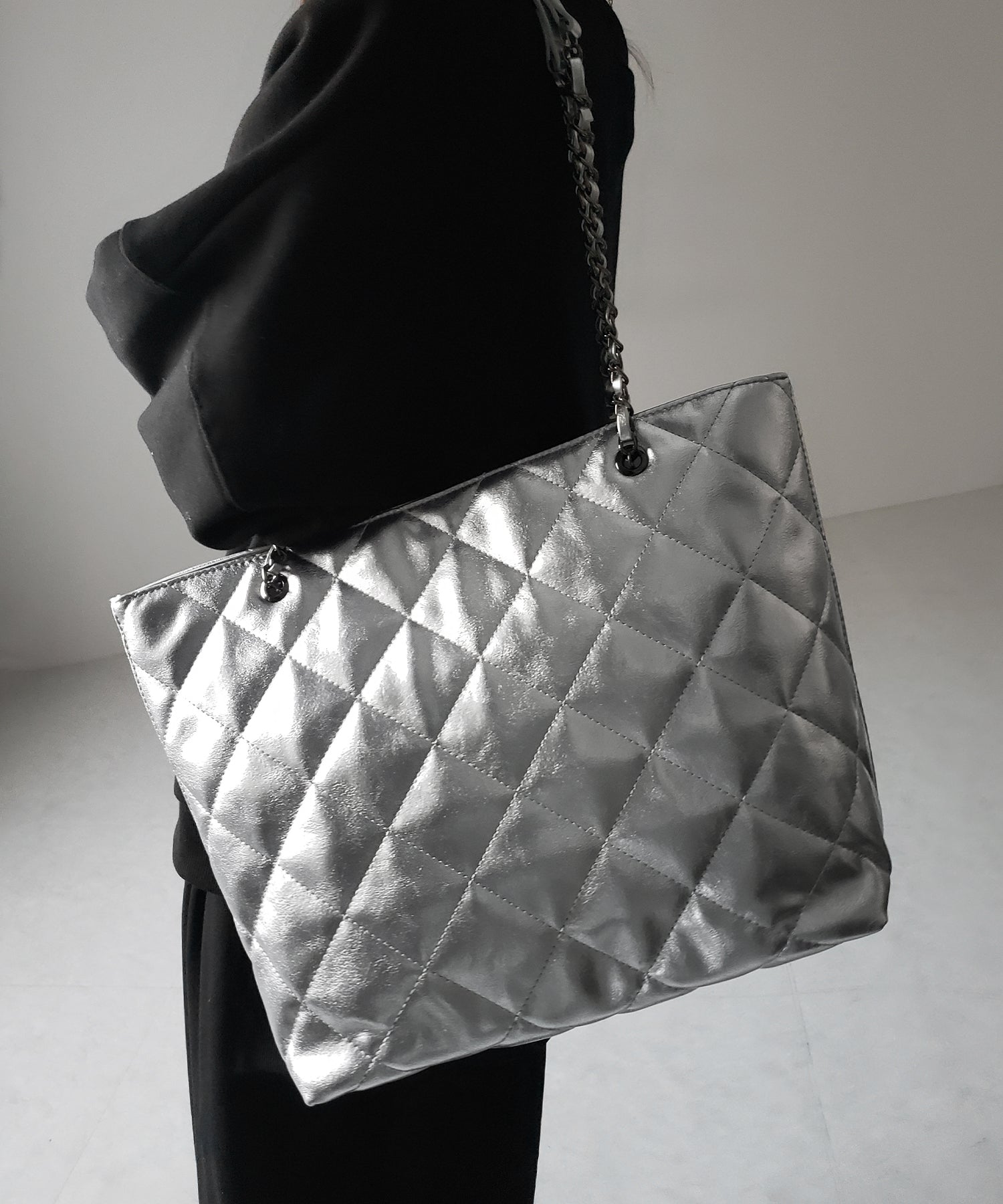 【 A4収納可 】キルティングチェーンスクエアトートショルダーバッグ / quilting chain square tote shoulder bag