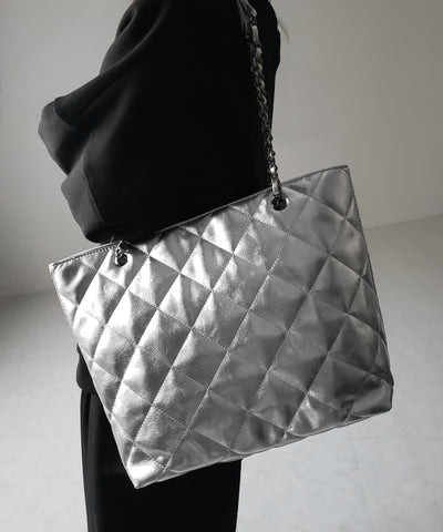 【 A4収納可 】キルティングチェーンスクエアトートショルダーバッグ / quilting chain square tote shoulder bag