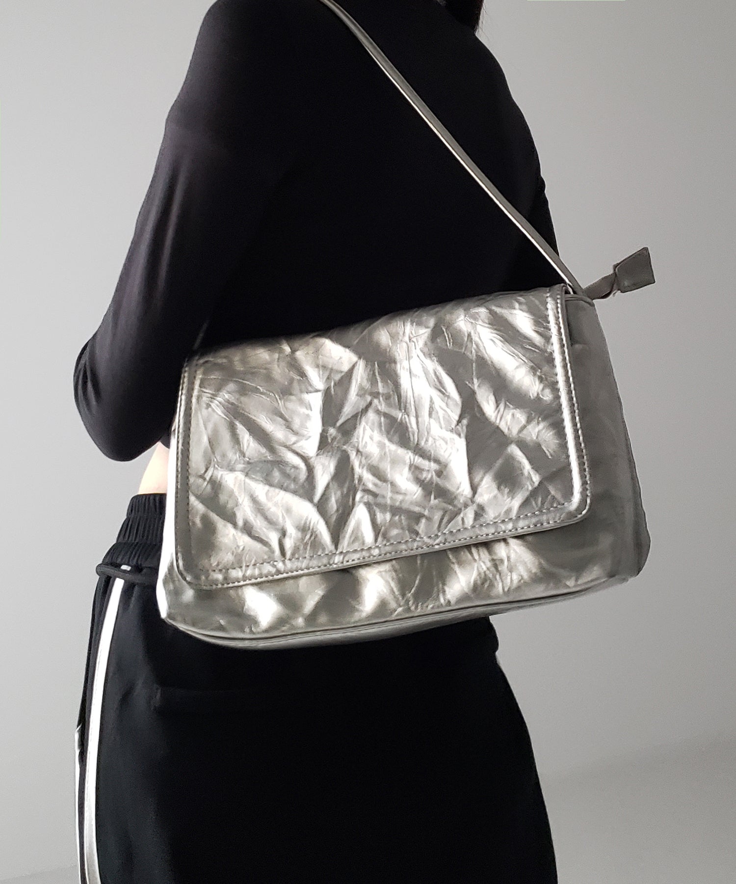 【 2color 】クラッシュレザースクエアショルダーバッグ