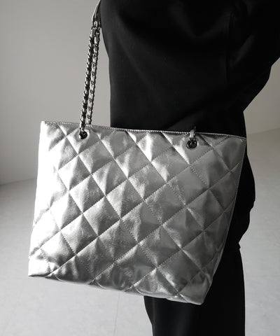 【 A4収納可 】キルティングチェーンスクエアトートショルダーバッグ / quilting chain square tote shoulder bag