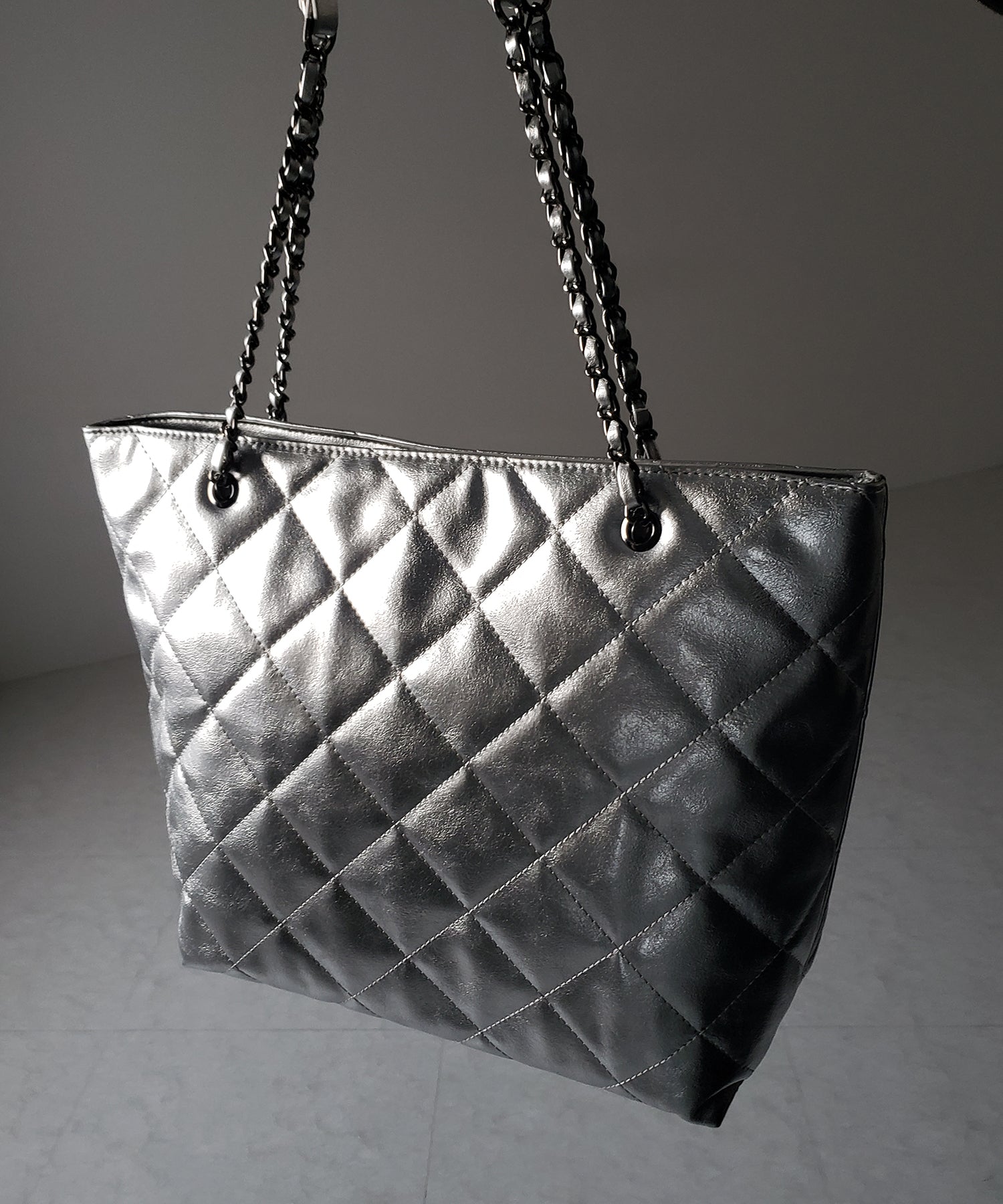 【 A4収納可 】キルティングチェーンスクエアトートショルダーバッグ / quilting chain square tote shoulder bag