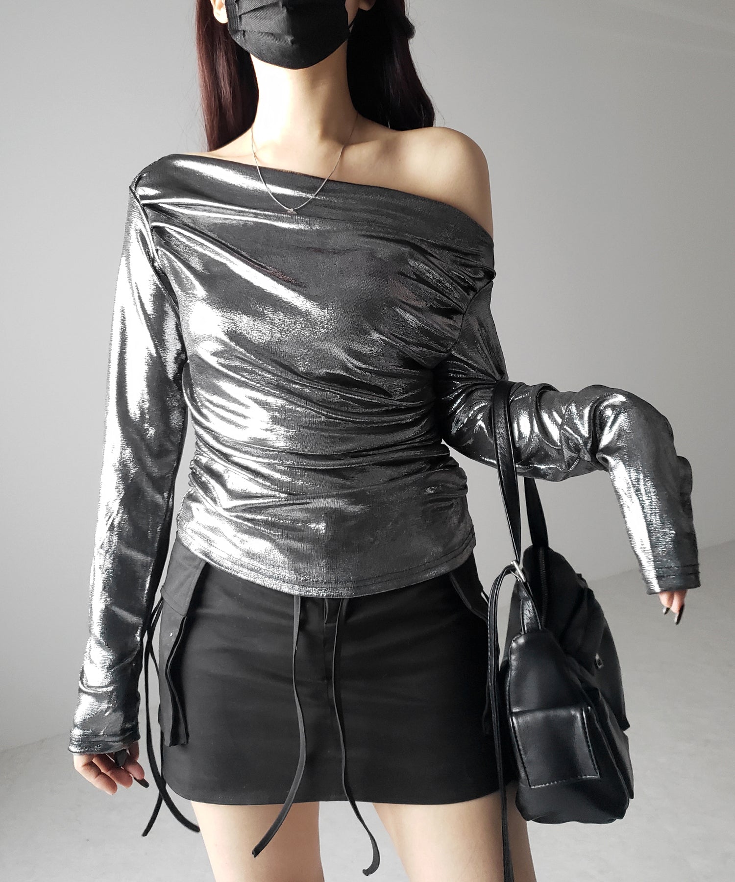 【 3WAY 】タックデザインドレープオフショルダーメタリックトップス