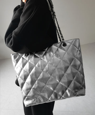 【 A4収納可 】キルティングチェーンスクエアトートショルダーバッグ / quilting chain square tote shoulder bag