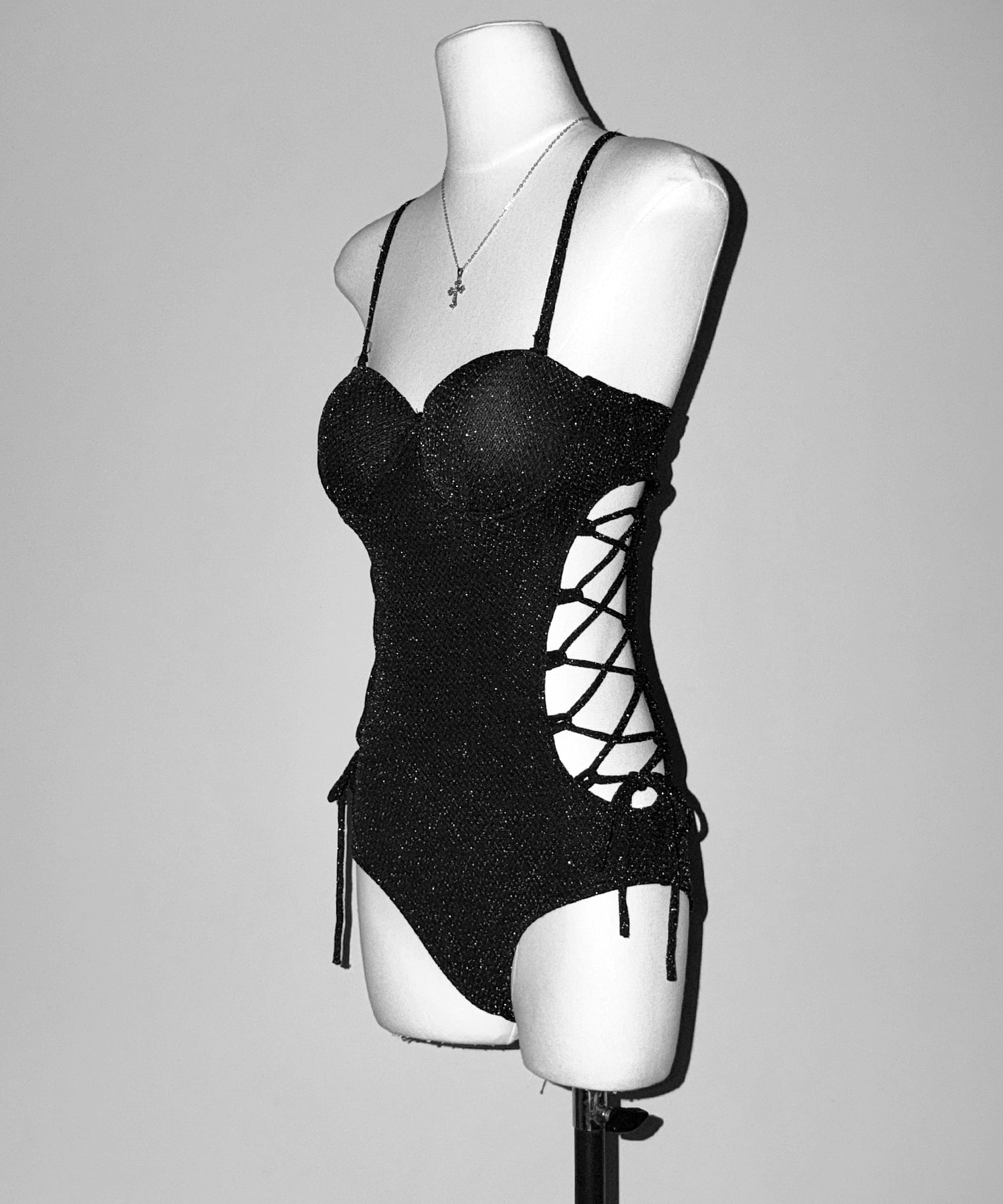 【 レディース水着 】ラメレースアップカットアウトワンピース水着 / lame laceup cutout onepiece swimwear