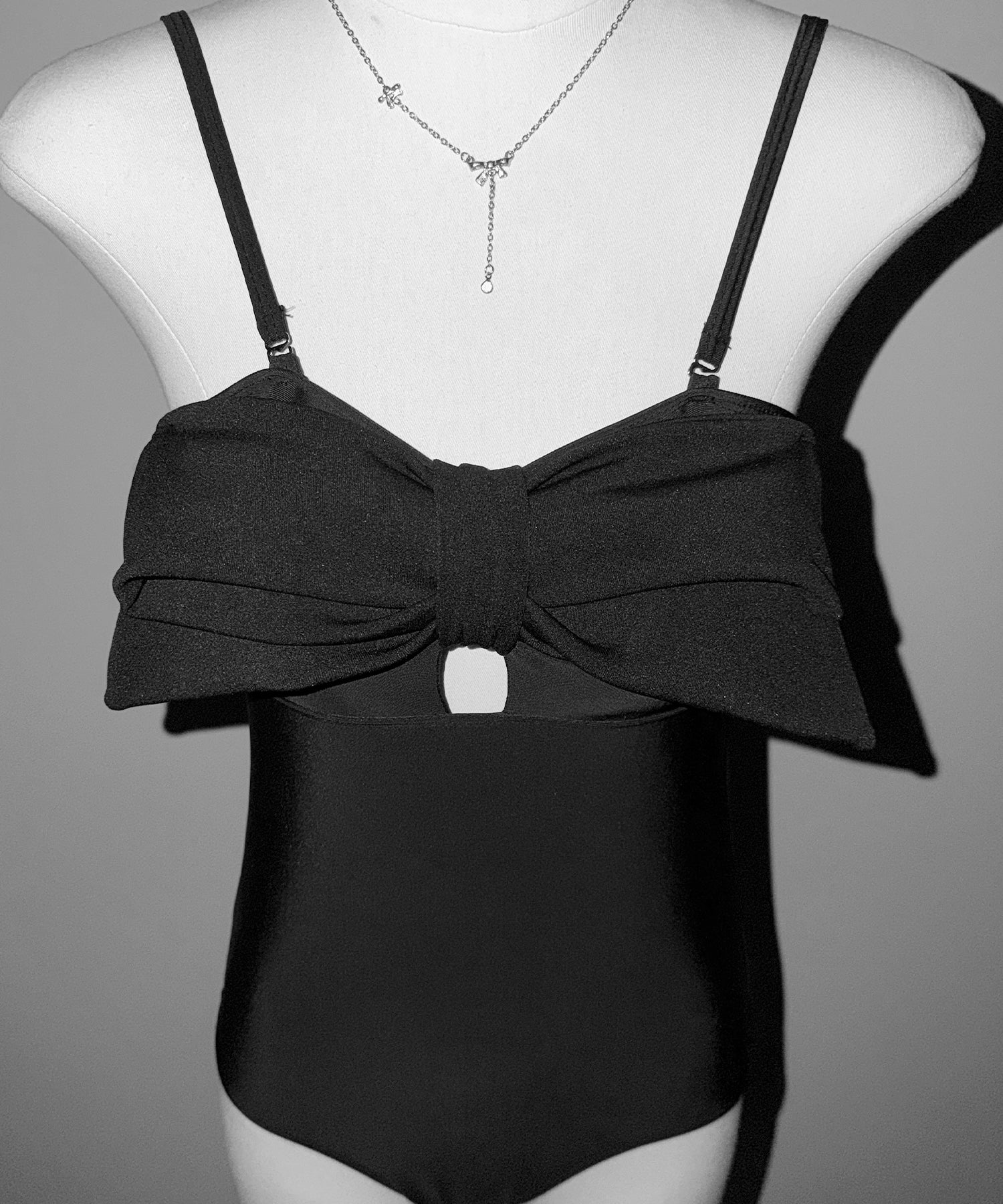 【 レディース水着 】フロントリボンカットアウトワンピース水着 / front ribbon cutout onepiece swimwear