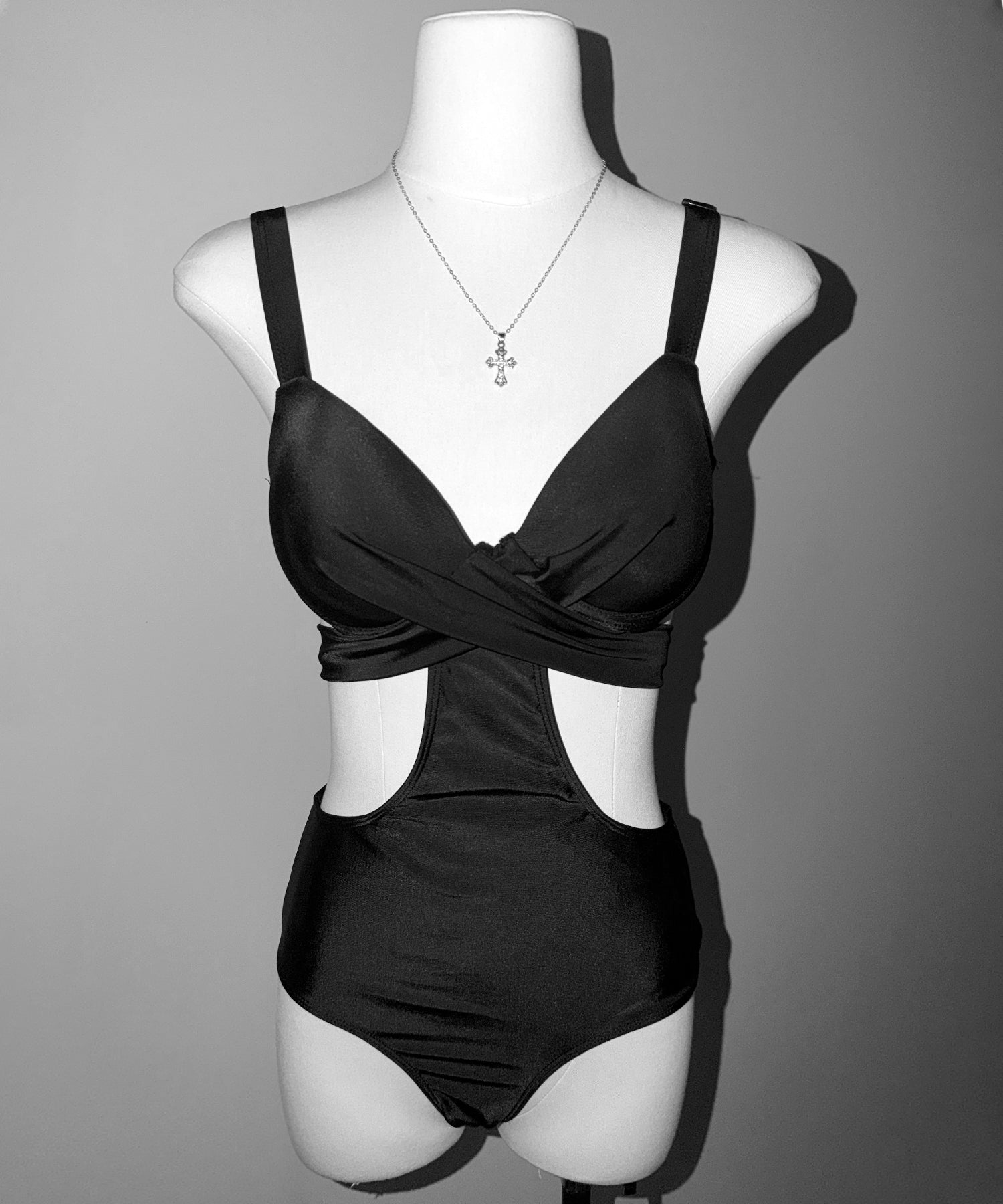 【 レディース水着 】クロスデザインカットアウトワンピース水着 / cross design cutout onepiece swimwear