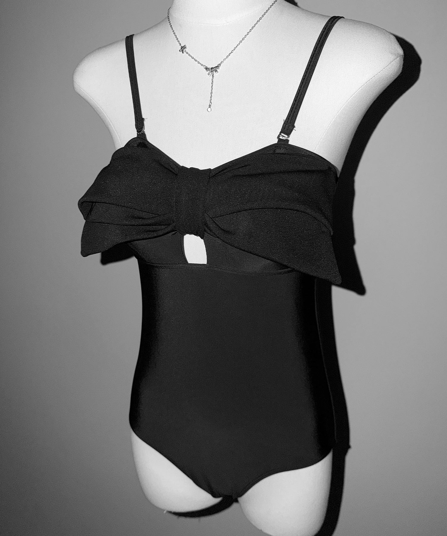 【 レディース水着 】フロントリボンカットアウトワンピース水着 / front ribbon cutout onepiece swimwear
