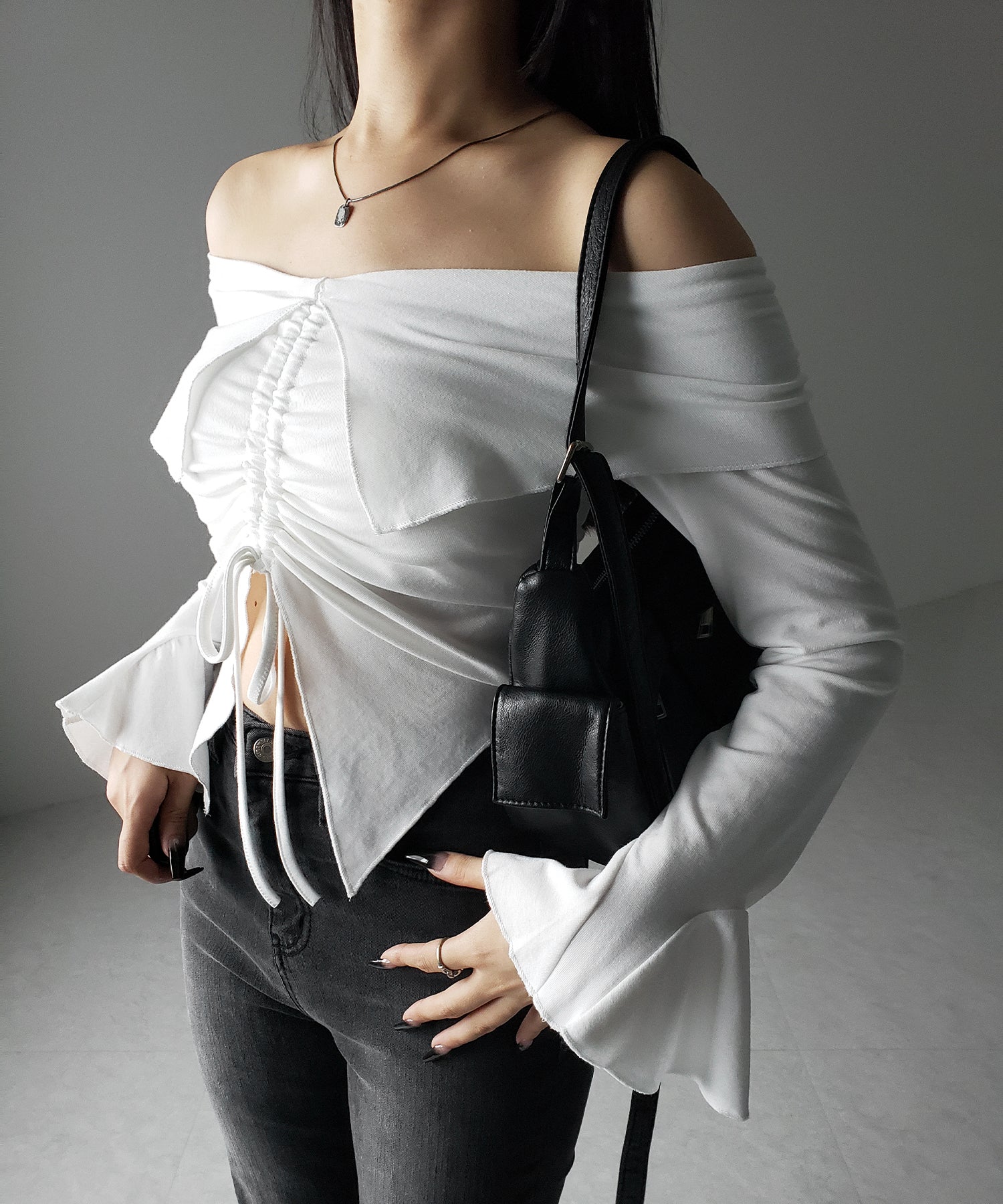 シャーリングフロントスリットオフショルトップス / shirring front slit offshoulder tops