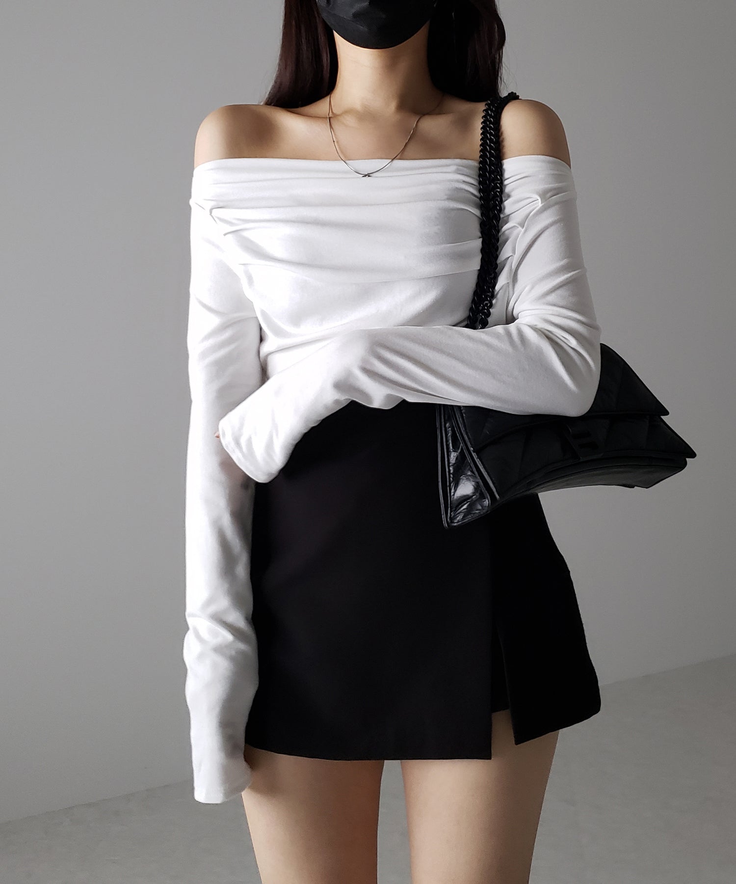 タックデザインドレープオフショルダートップス