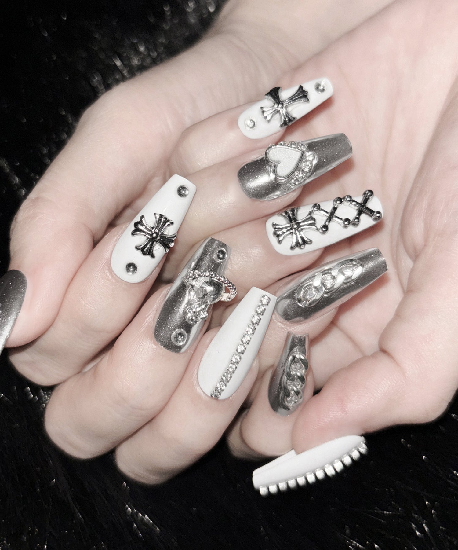 ハートクロスホワイトシルバービジューネイルチップ / heart cross white silver bijou nail tips