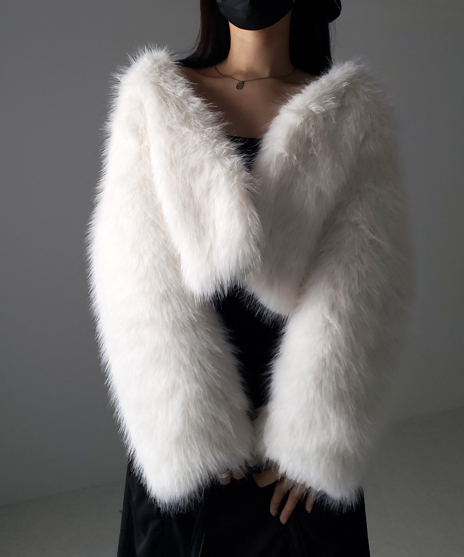 ノーカラーショートフェイクファーコート