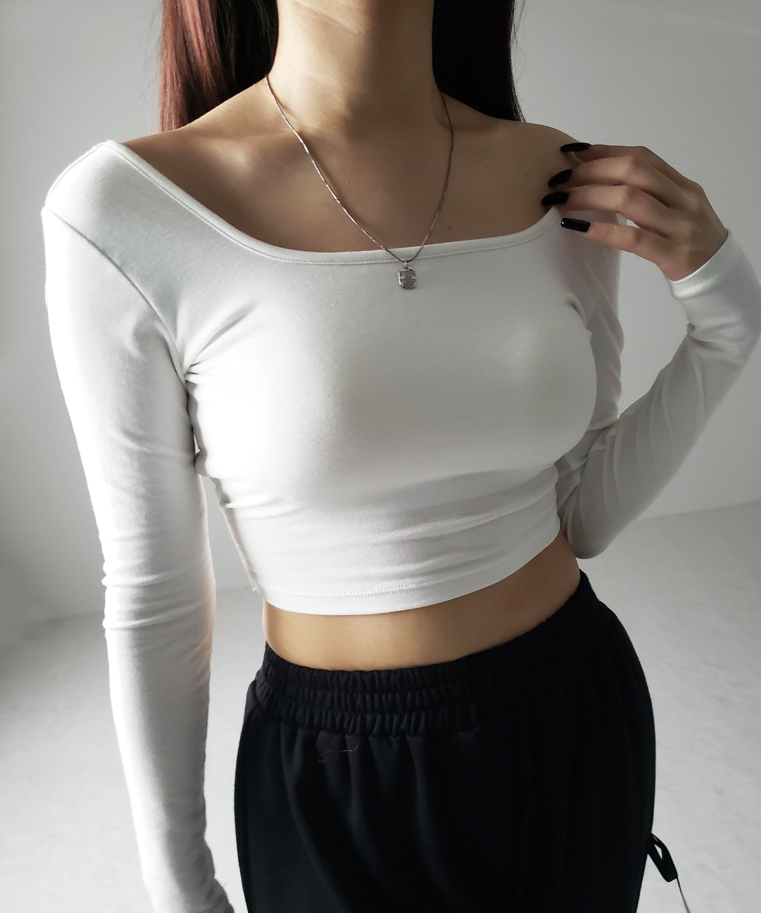 【 カップ付き 】ショート丈スクエアネックタイトカットソートップス