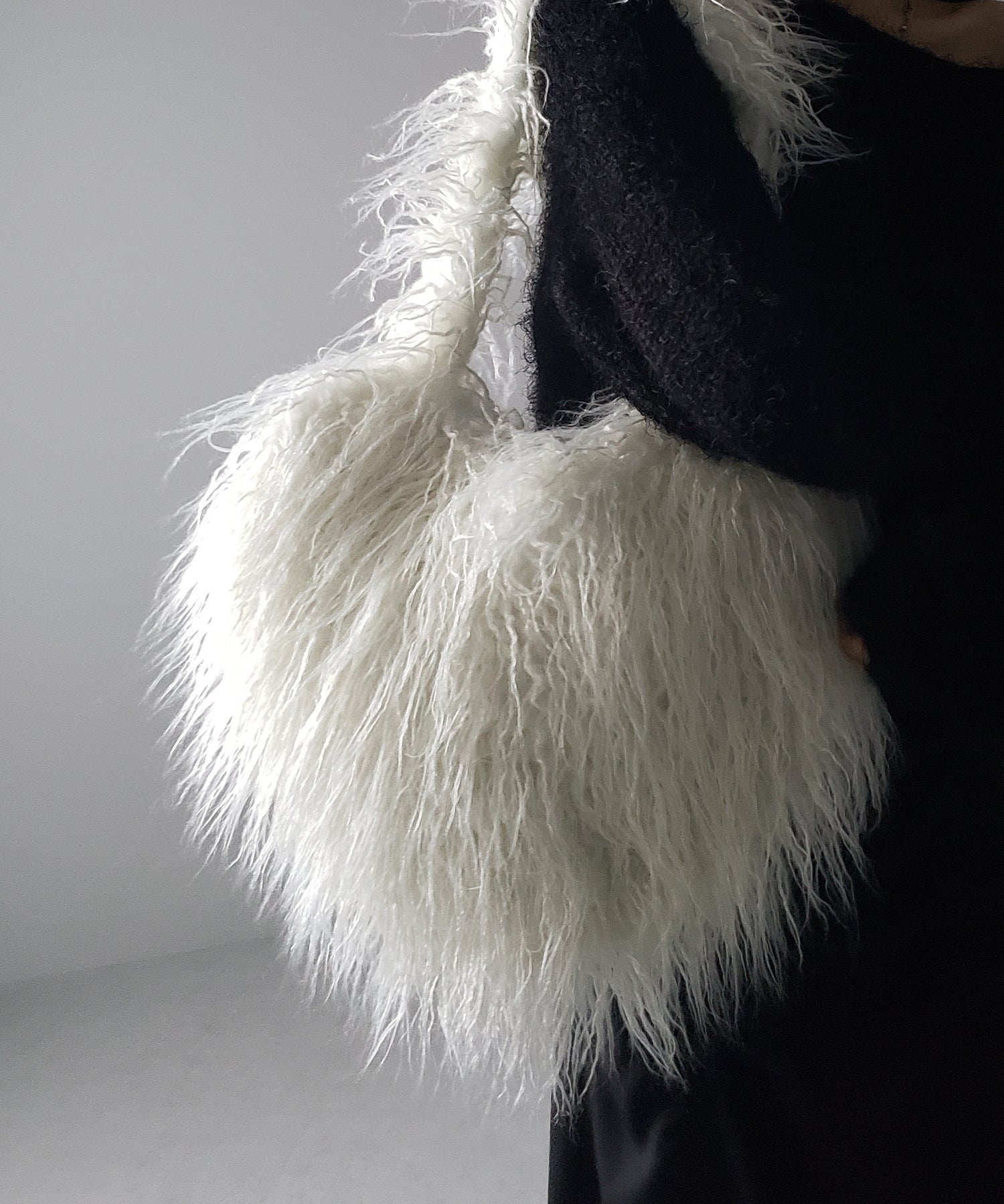 【 4color 】シャギーファーハートショルダーバッグ / shaggy fur heart shoulder bag