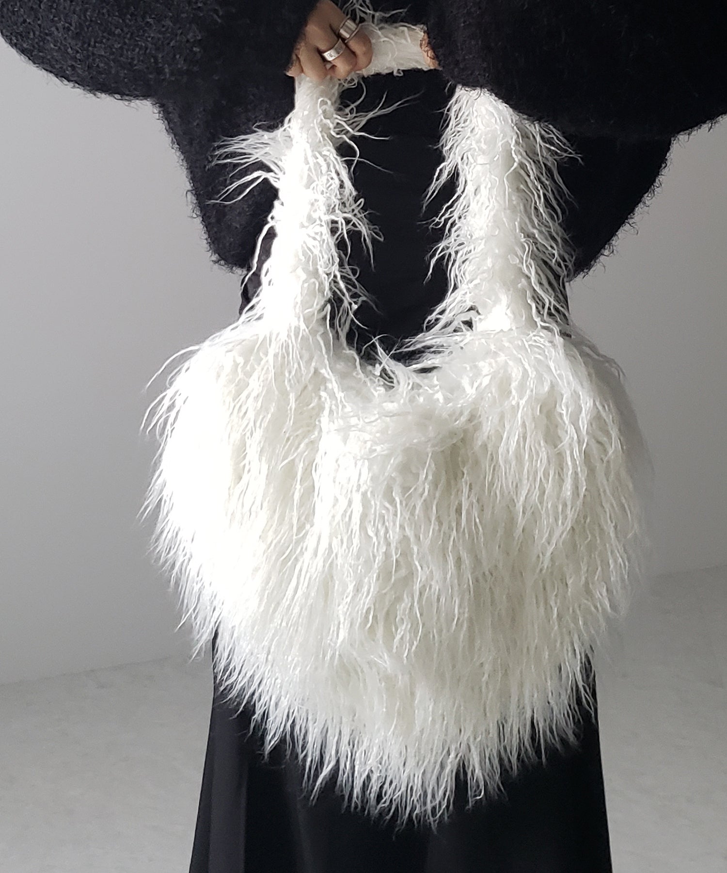 【 4color 】シャギーファーハートショルダーバッグ / shaggy fur heart shoulder bag