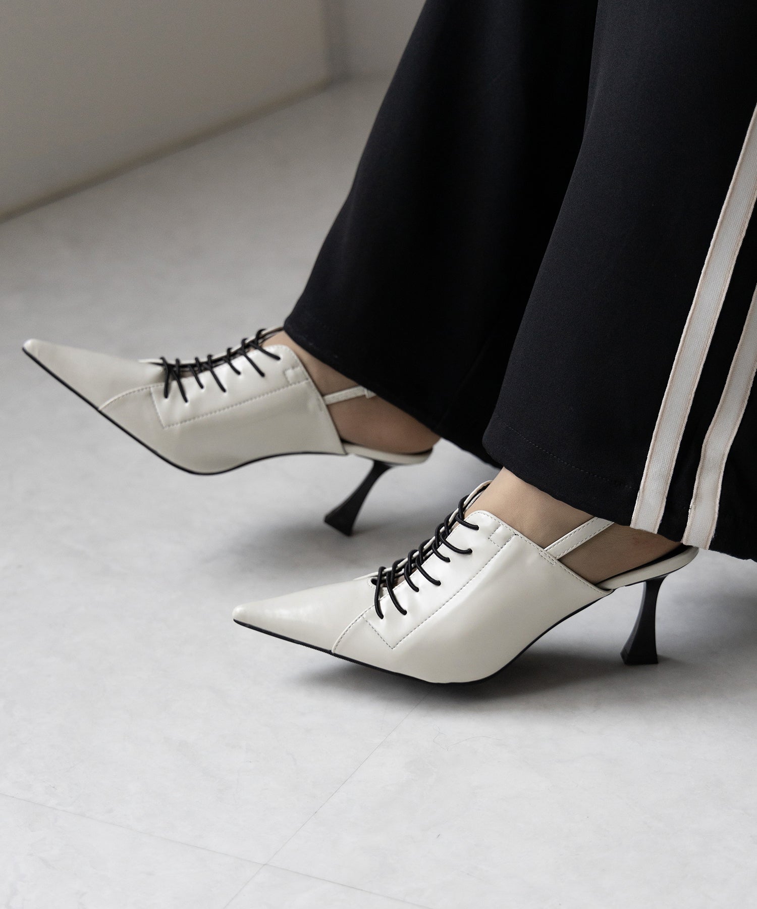 ポインテッドトゥレースアップスニーカーミュール / pointed toe lace up sneaker mules