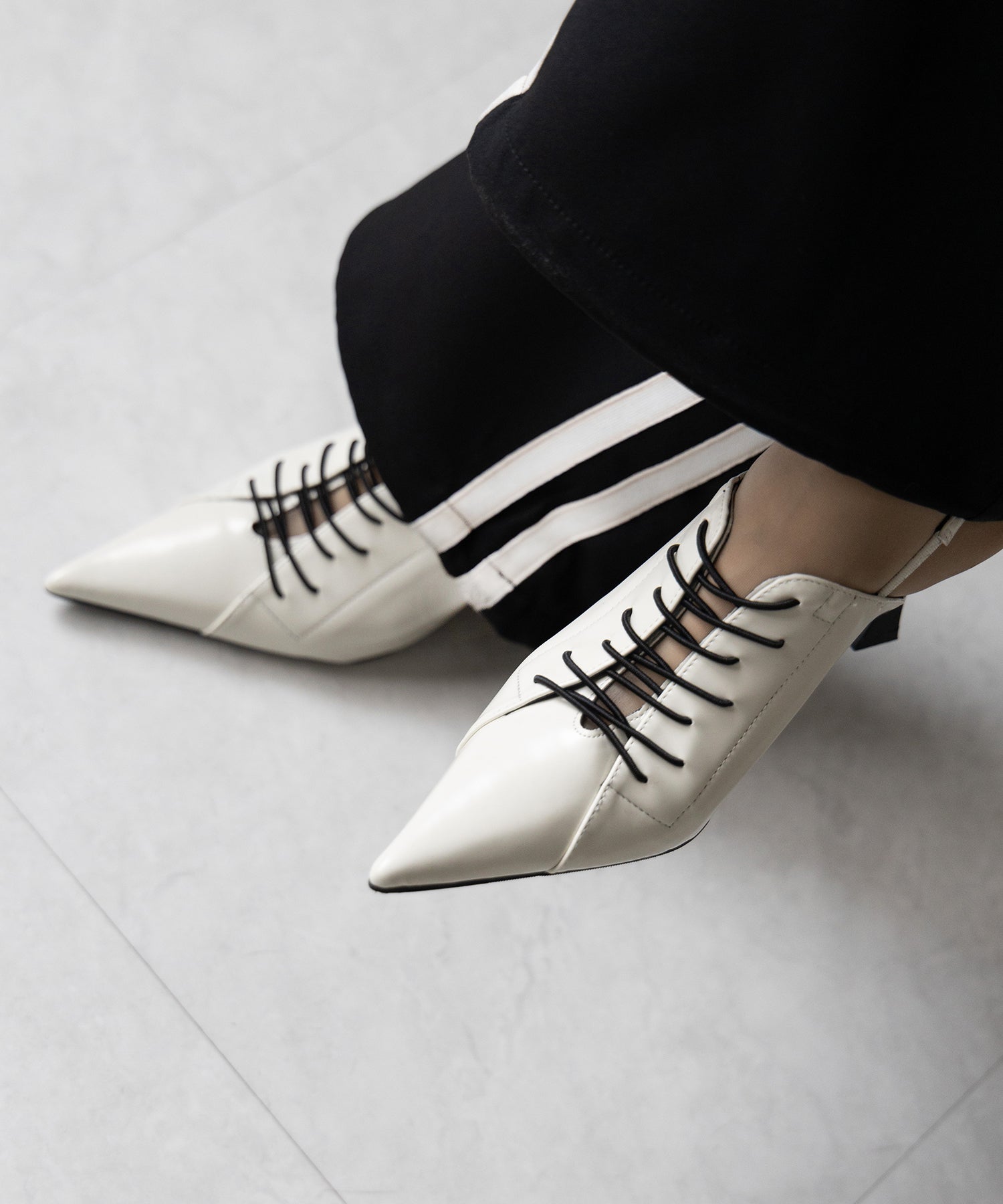 ポインテッドトゥレースアップスニーカーミュール / pointed toe lace up sneaker mules