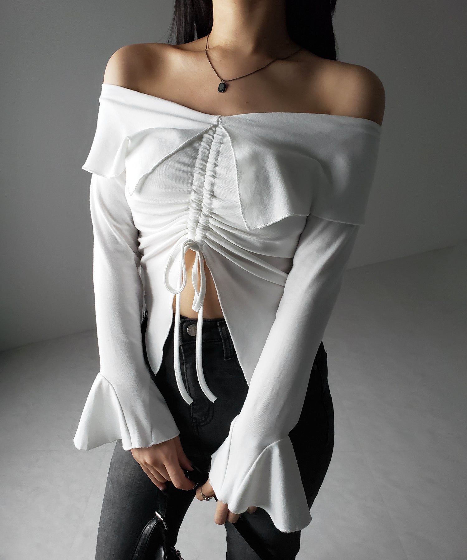シャーリングフロントスリットオフショルトップス / shirring front slit offshoulder tops