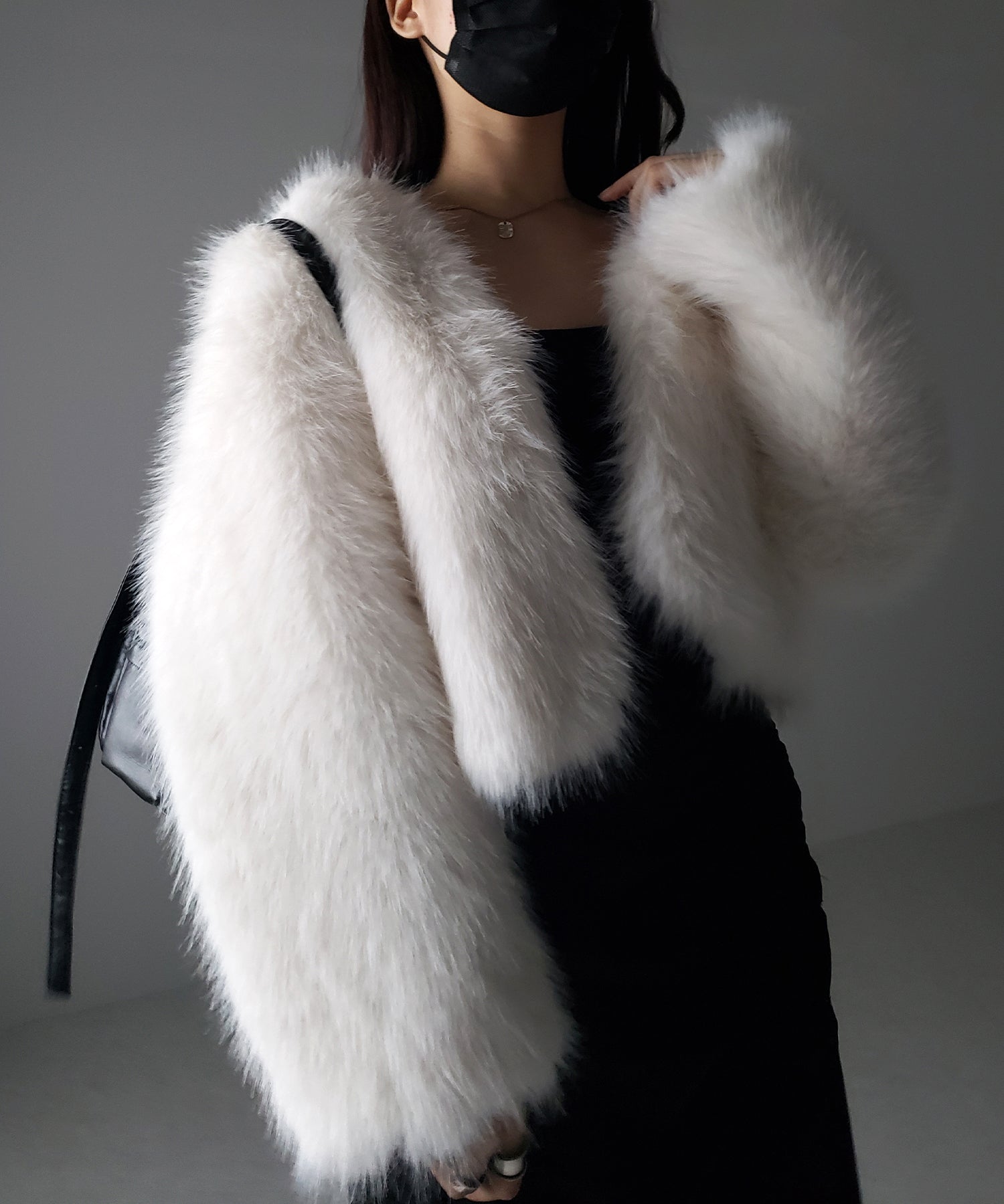 ノーカラーショートフェイクファーコート