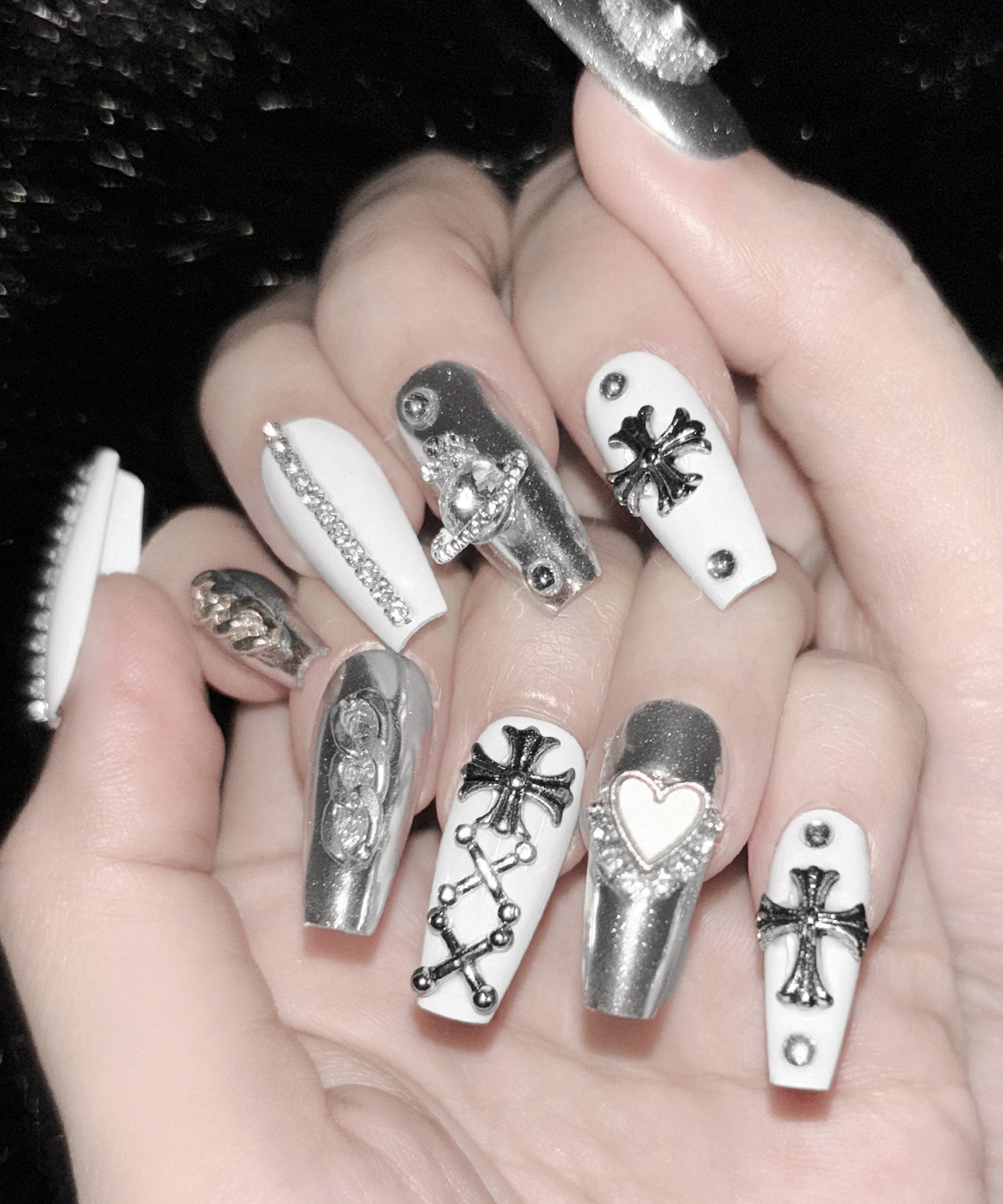 ハートクロスホワイトシルバービジューネイルチップ / heart cross white silver bijou nail tips