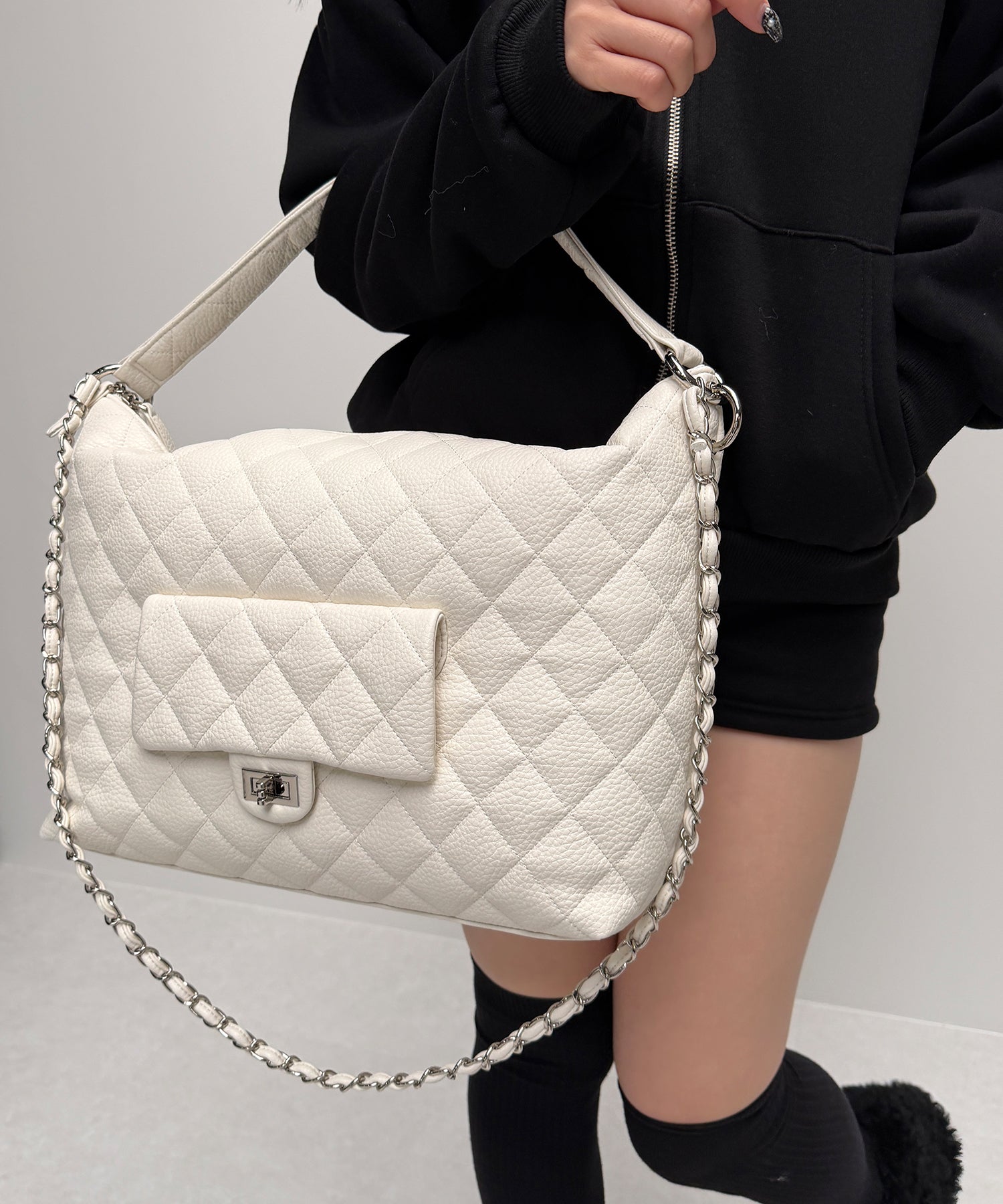 【 ショルダーストラップ付き2WAY 】キルティングスクエアトートショルダーバッグ / quilted square tote shoulder bag