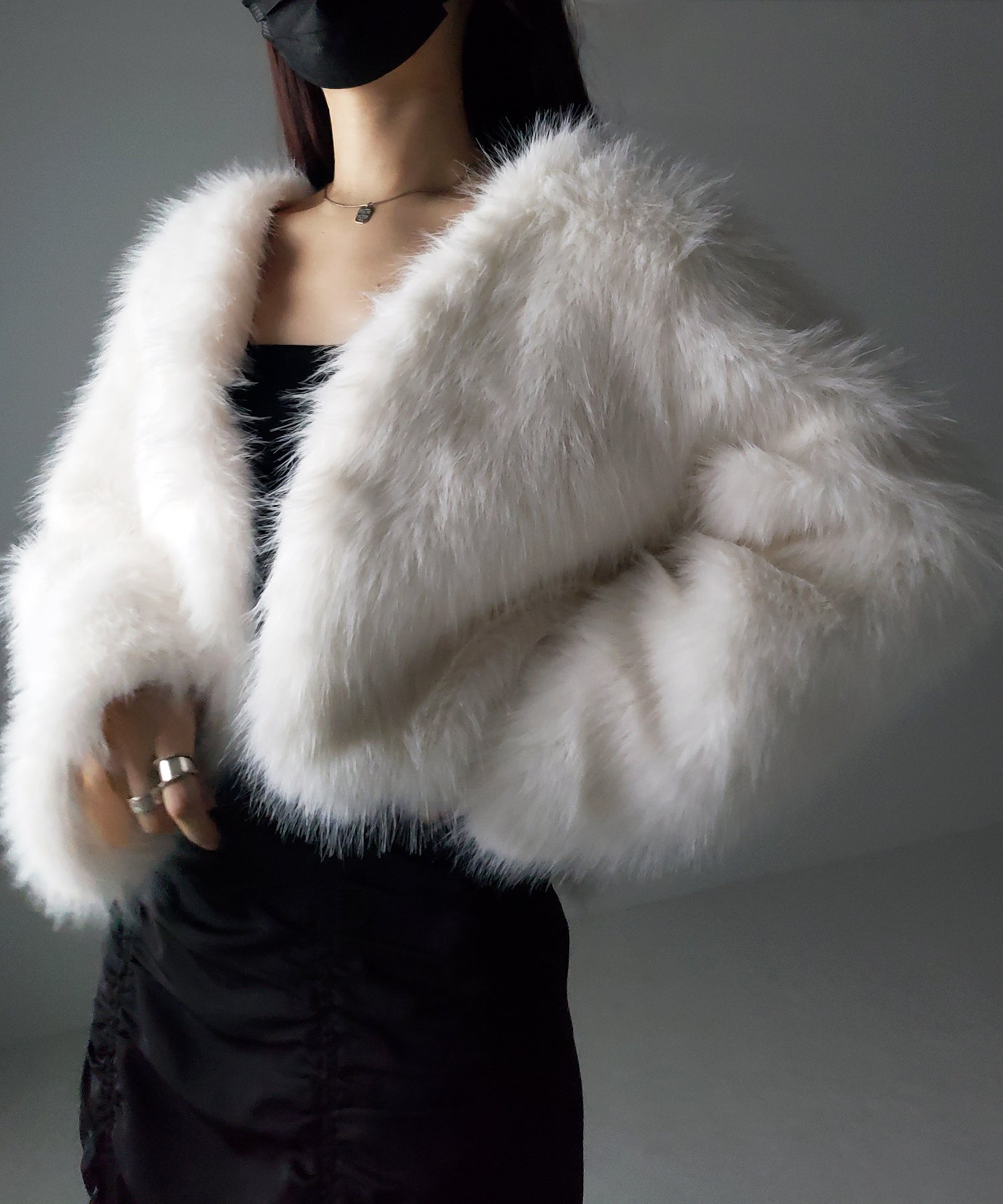 ノーカラーショートフェイクファーコート