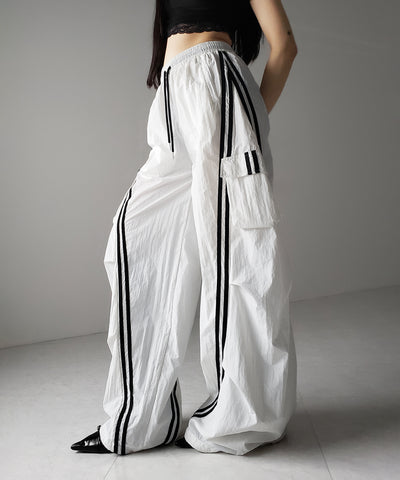 【 裾絞り可能2WAY 】サイドラインナイロンタックカーゴワイドパンツ / side line nylon tuck cargo wide pants