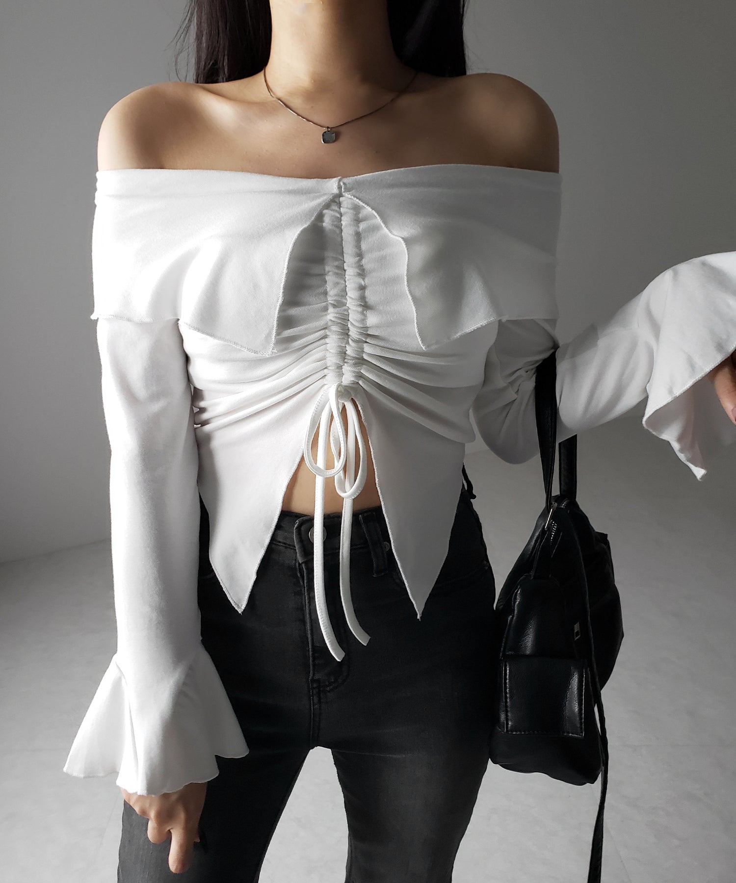 【 2color 】シャーリングフロントスリットオフショルトップス / shirring front slit offshoulder tops
