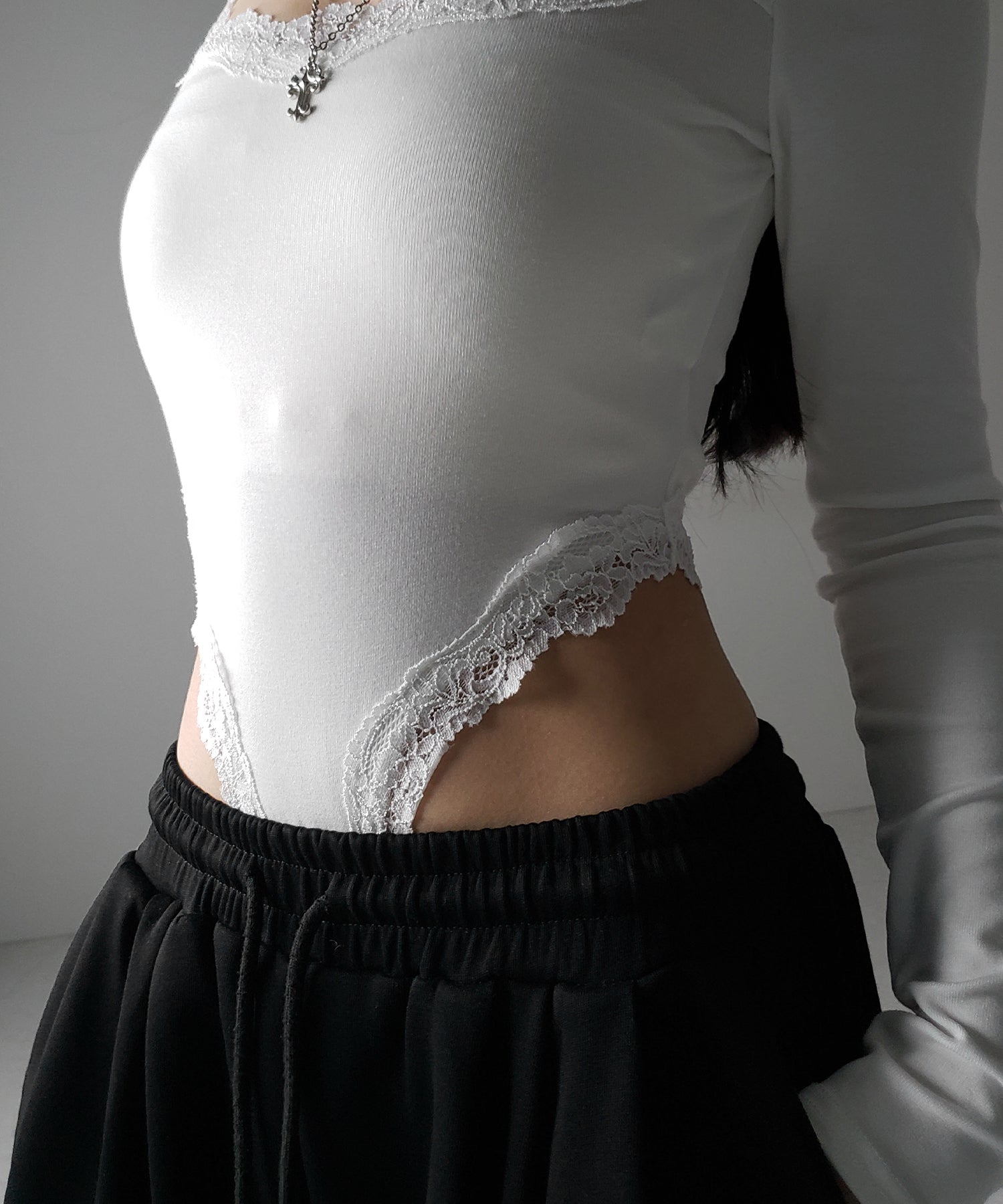 カットアウトレースポイントボディスーツトップス /cutout lace point bodysuit tops