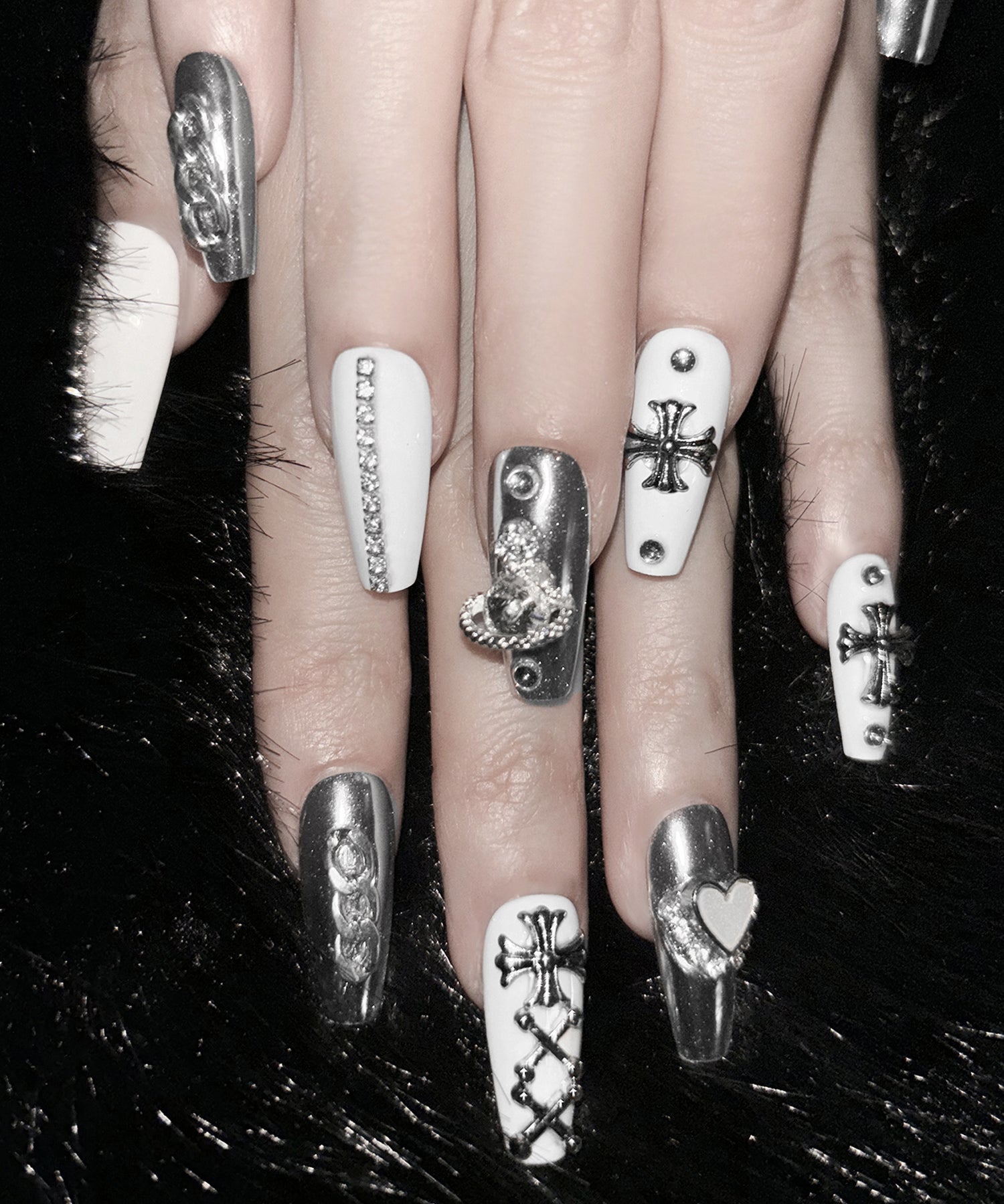 ハートクロスホワイトシルバービジューネイルチップ / heart cross white silver bijou nail tips