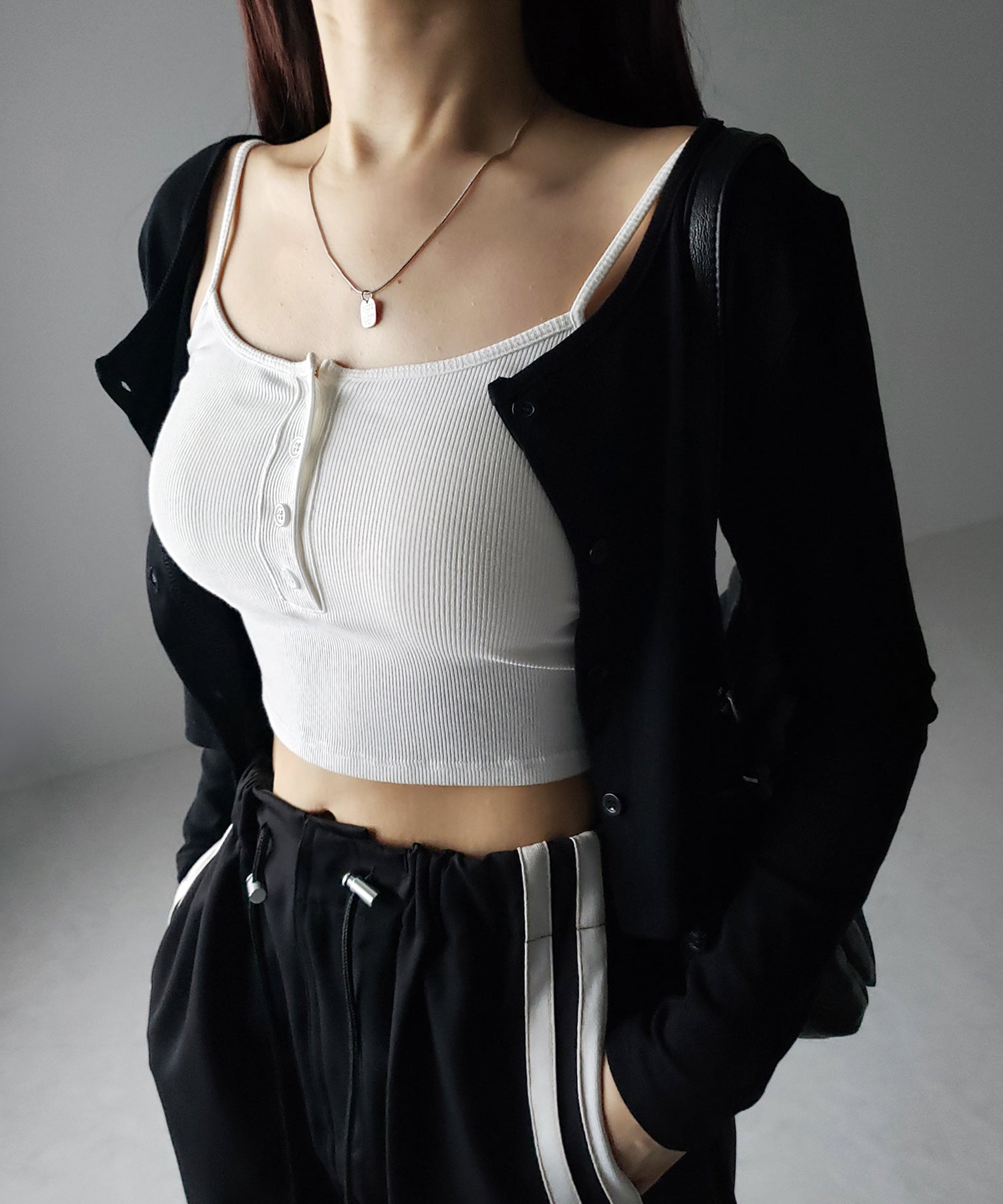 【 カップ付き 】フロントボタンヘンリーネックショートリブキャミソール / front button henry neck short rib camisole