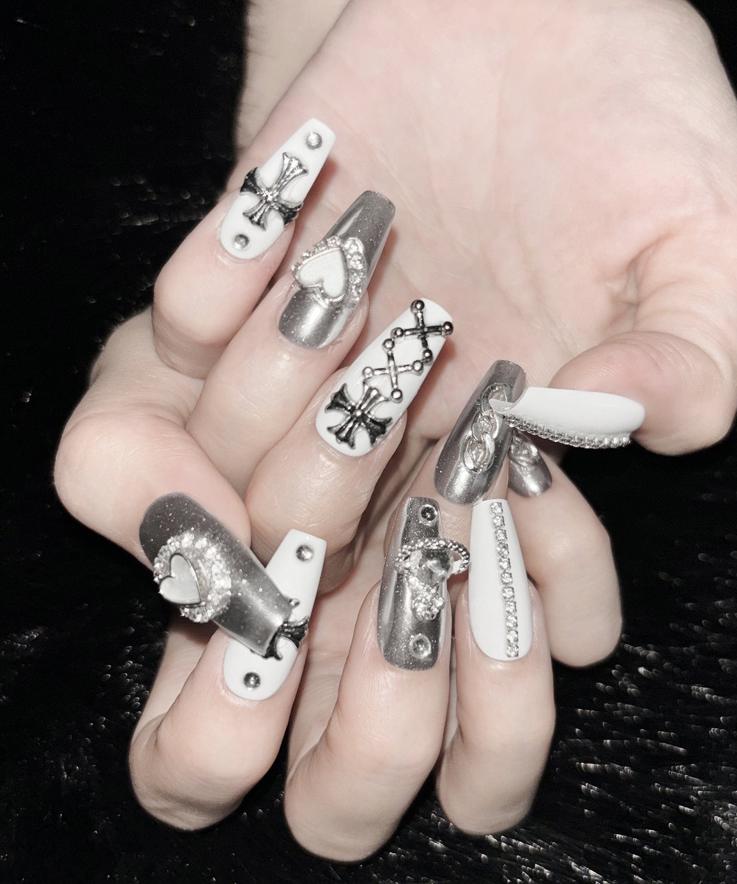 ハートクロスホワイトシルバービジューネイルチップ / heart cross white silver bijou nail tips